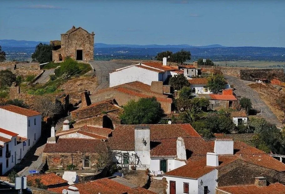 Whitewashed houses clustered on a hill in Monsaraz