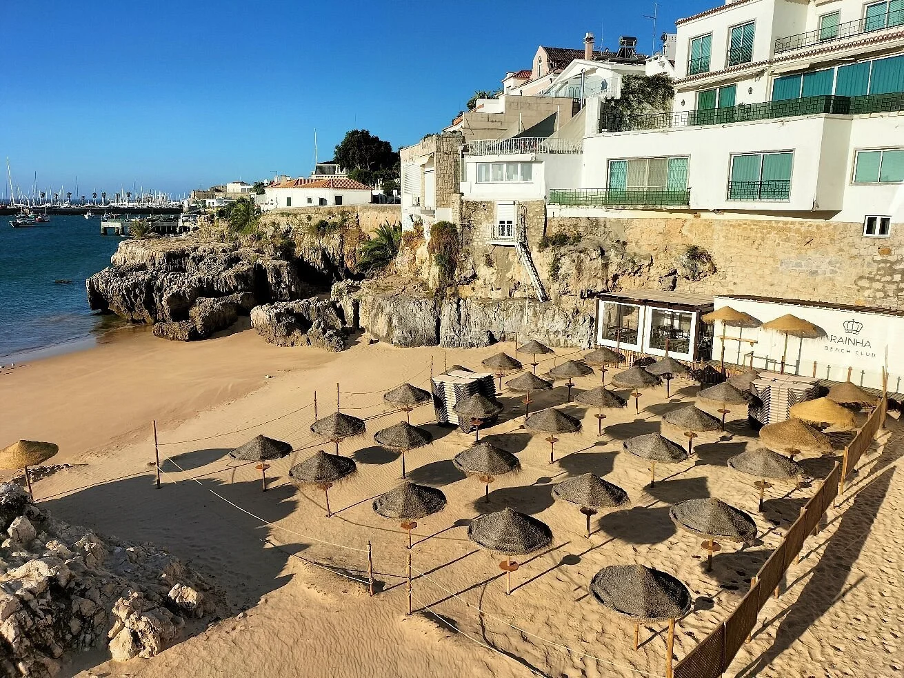cascais-beach-loungers-sunbeds-praia-da-rainha-lisbon.webp