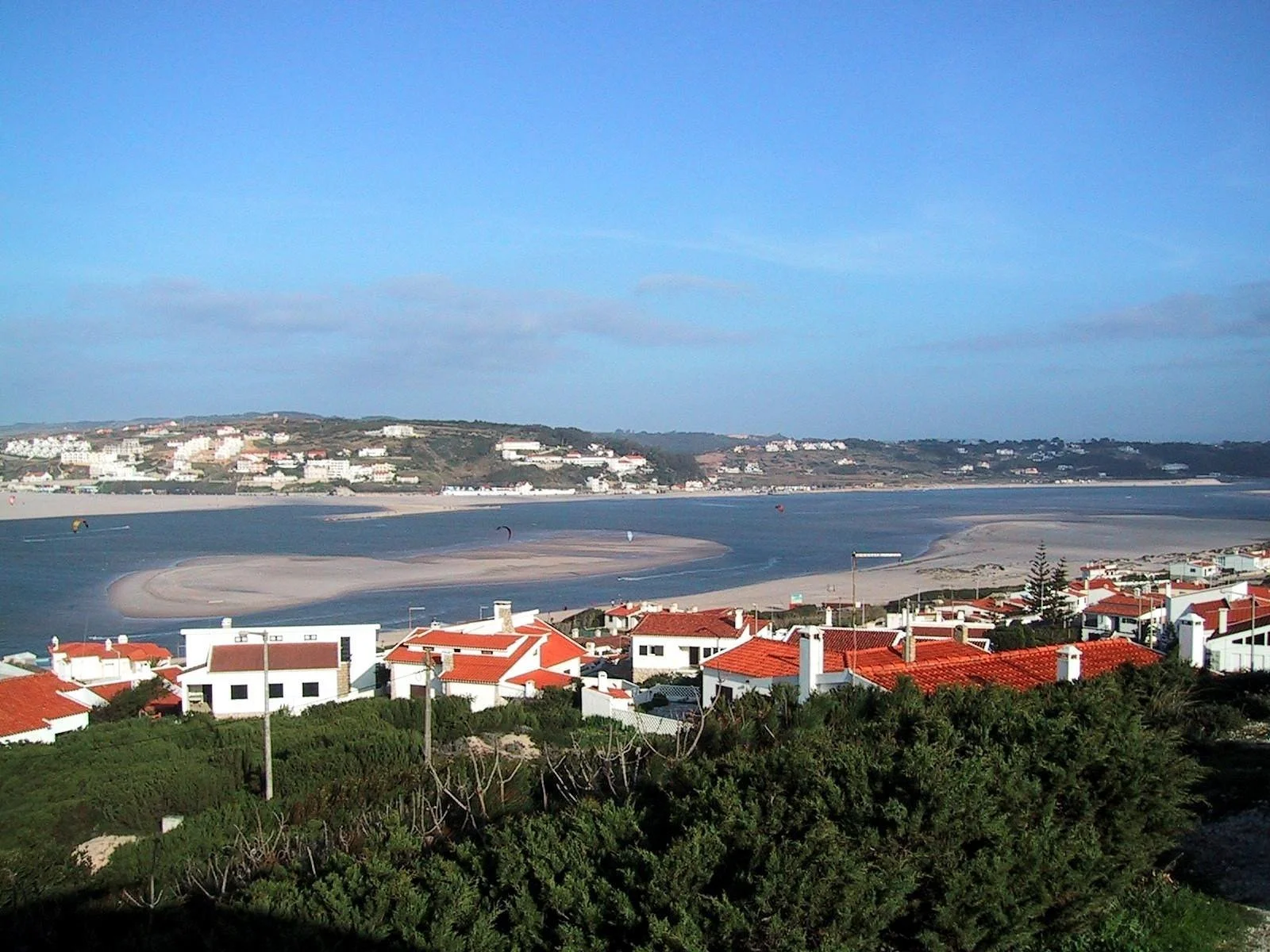 lagoa-de-obidos-rooftops-lagoon-view-silver-coast-lisbon-day-trip.webp