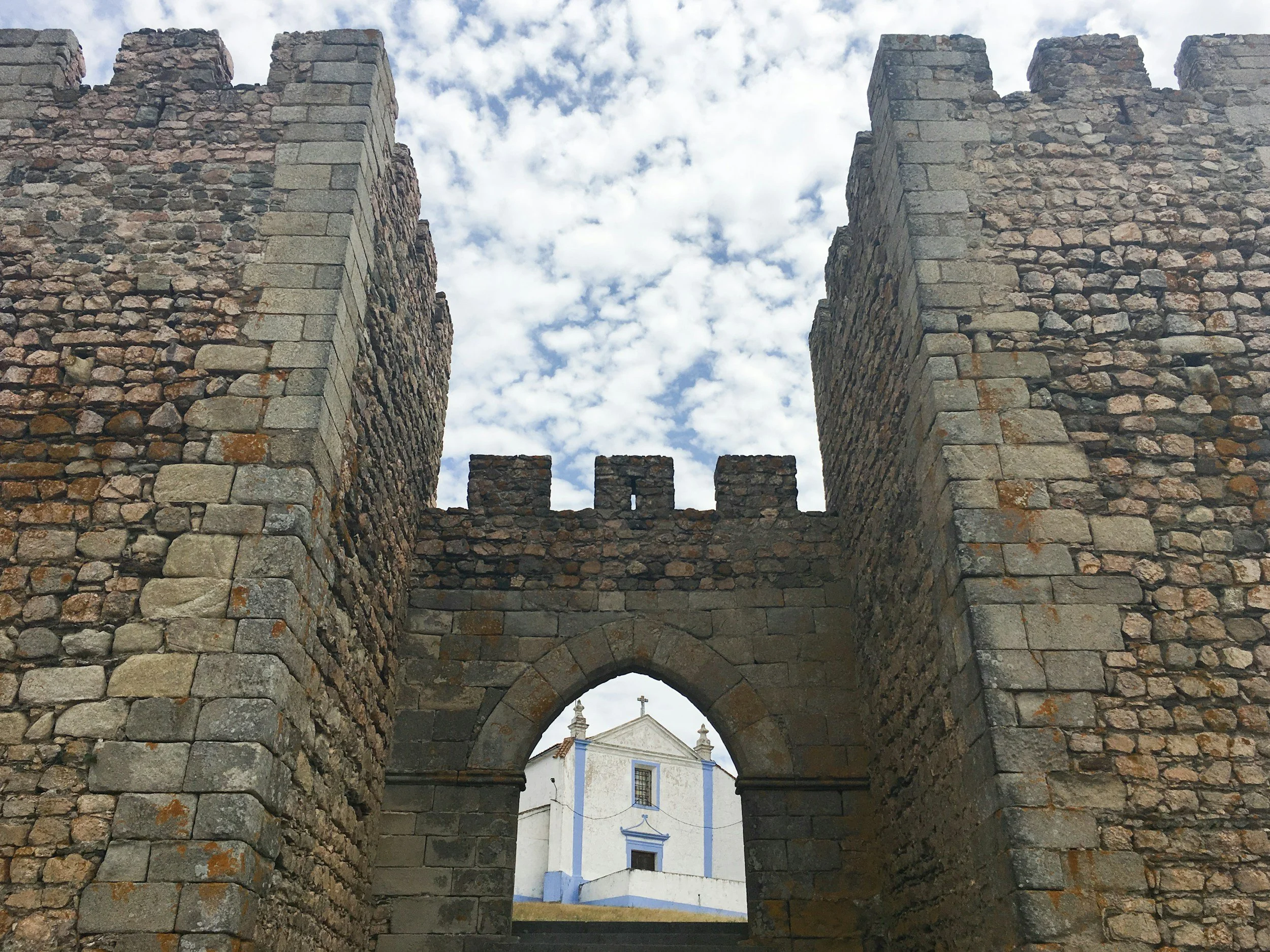 monsaraz-castle-entrance-alentejo-portugal.jpg