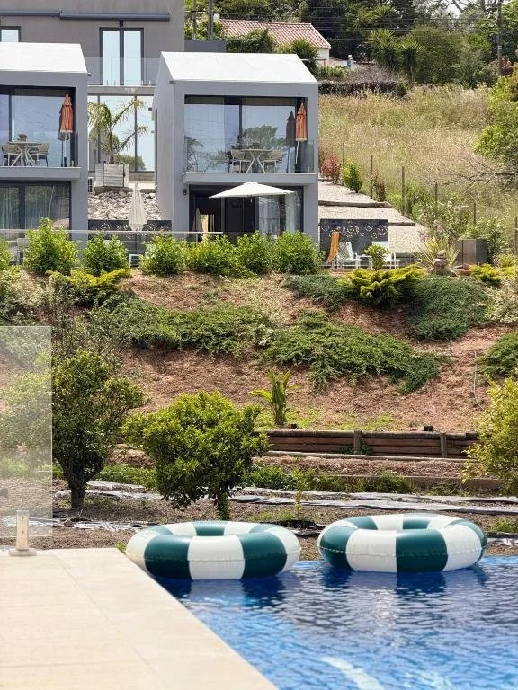 zambujal-suites-sesimbra-villas-pool-portugal.jpg