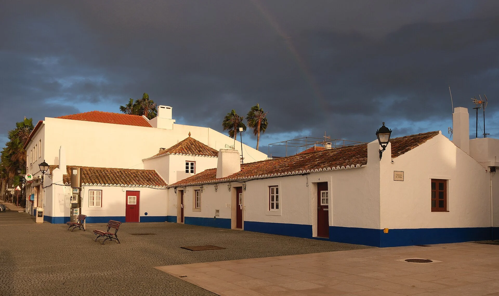 sines-traditional-white-blue-building-portugal.jpg