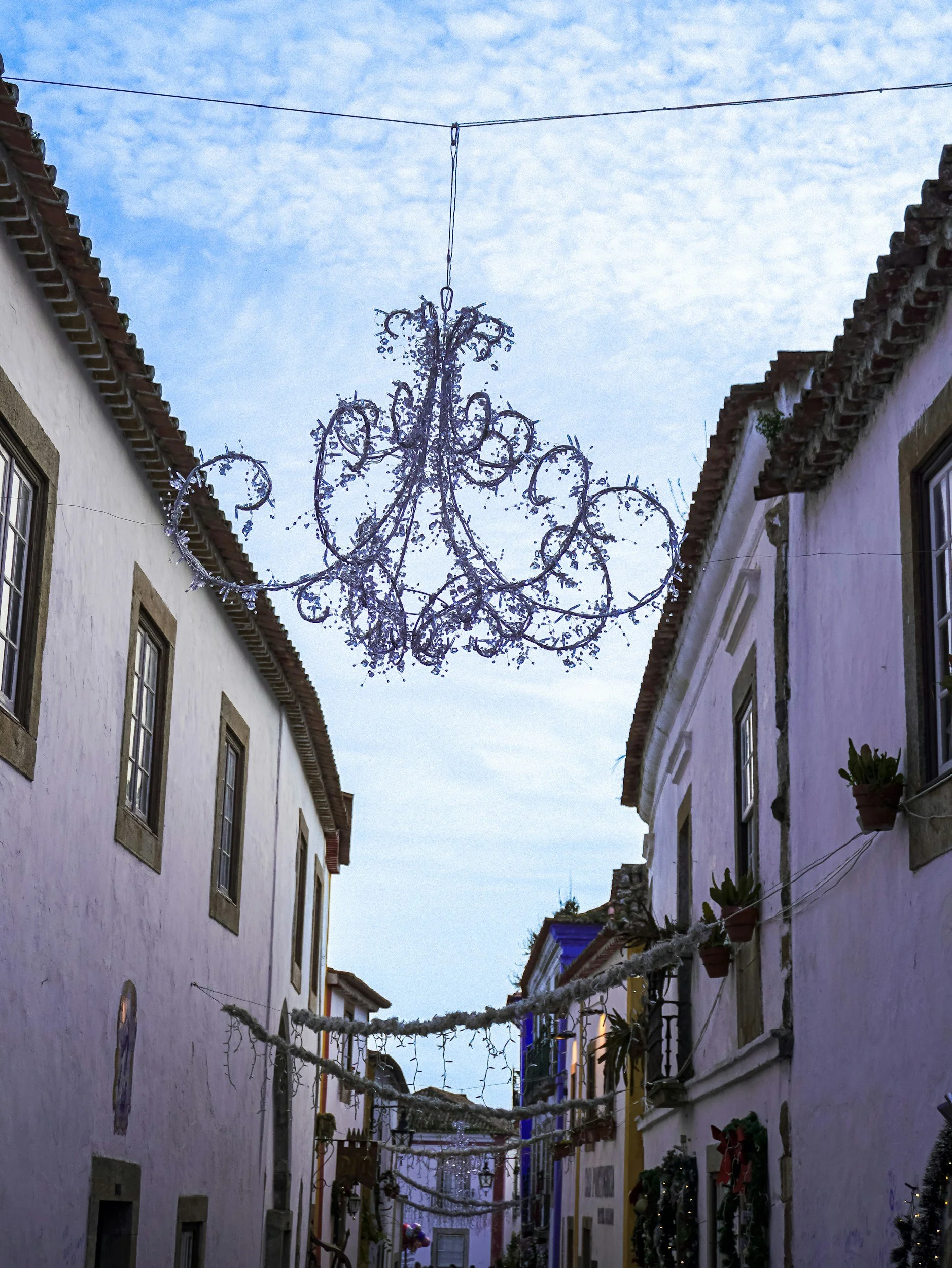 obidos-christmas-decorations-historic-streets.jpg