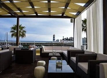 A casual, land aid-back ambiance is created at Sun and Drink Lounge, located on the Estoril beach promenade. Relax with refreshing drinks, take in stunning ocean views, and soak up the sun in a cozy, vibrant setting.