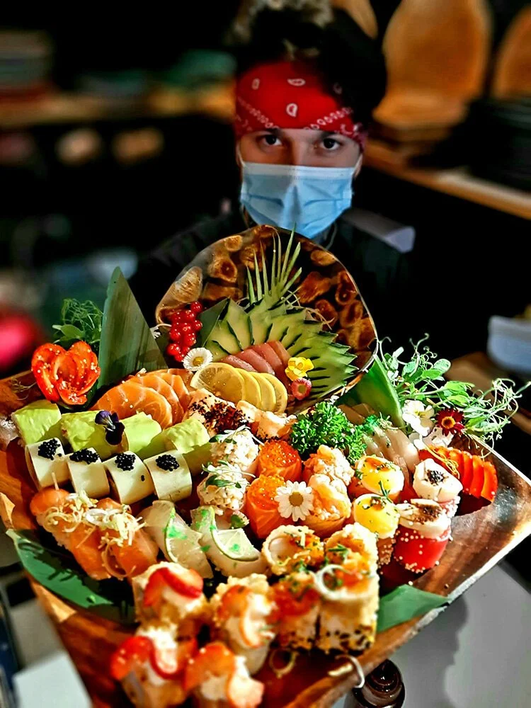 A vibrant sushi platter at Sushi Toro Estoril, featuring a fusion of traditional and contemporary sushi with fresh, high-quality rolls, sashimi, and nigiri for a colorful and delicious experience.