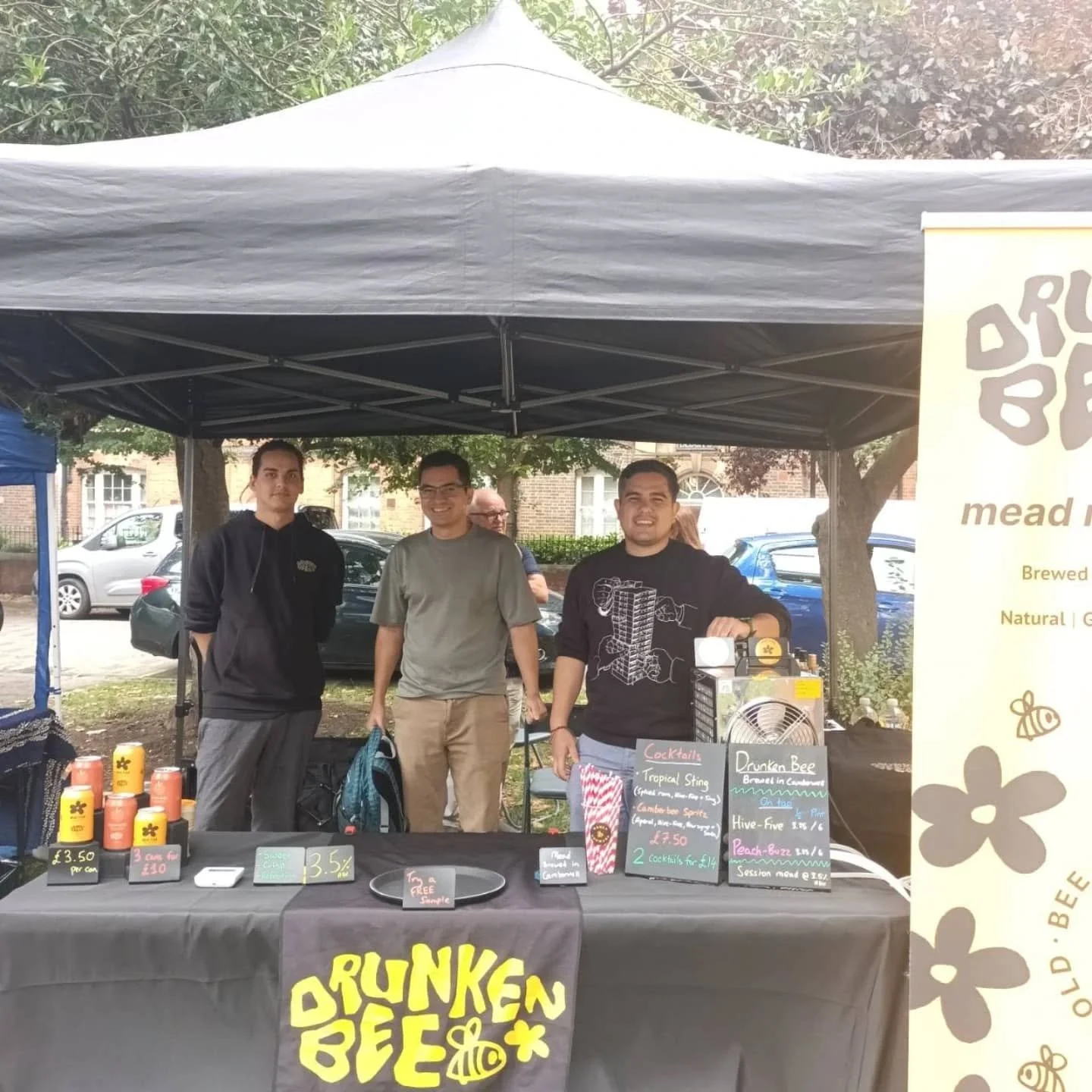 What a way to end August! 🎉🎪The carnival atmosphere was definitely felt at our stall and throughout Camberwell Green - there was so much love ❤️ and support from everyone who came to try and buy our session meads! It was an absolute buzz 🐝

Specia