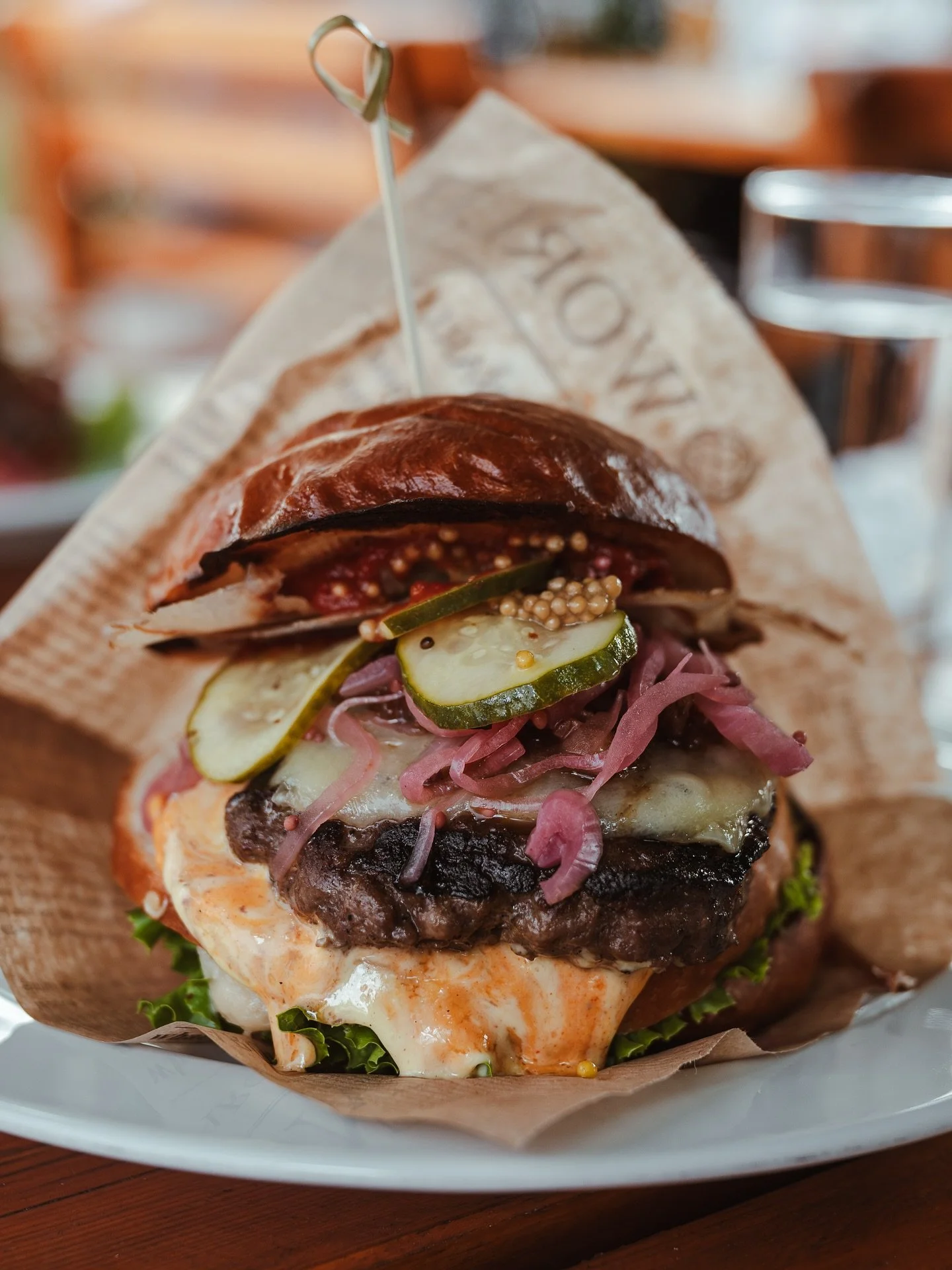 Das ist kein Burger. Das ist Handwerk. 🍔 

Hausgemachte Buns. Eigene So&szlig;en. Patty, Salat, Toppings &ndash; alles frisch, alles bio, alles regional.
Was das @ebnater.lamm beim Gartenfest am Wochenende auf die Teller gezaubert hat, war mehr als 