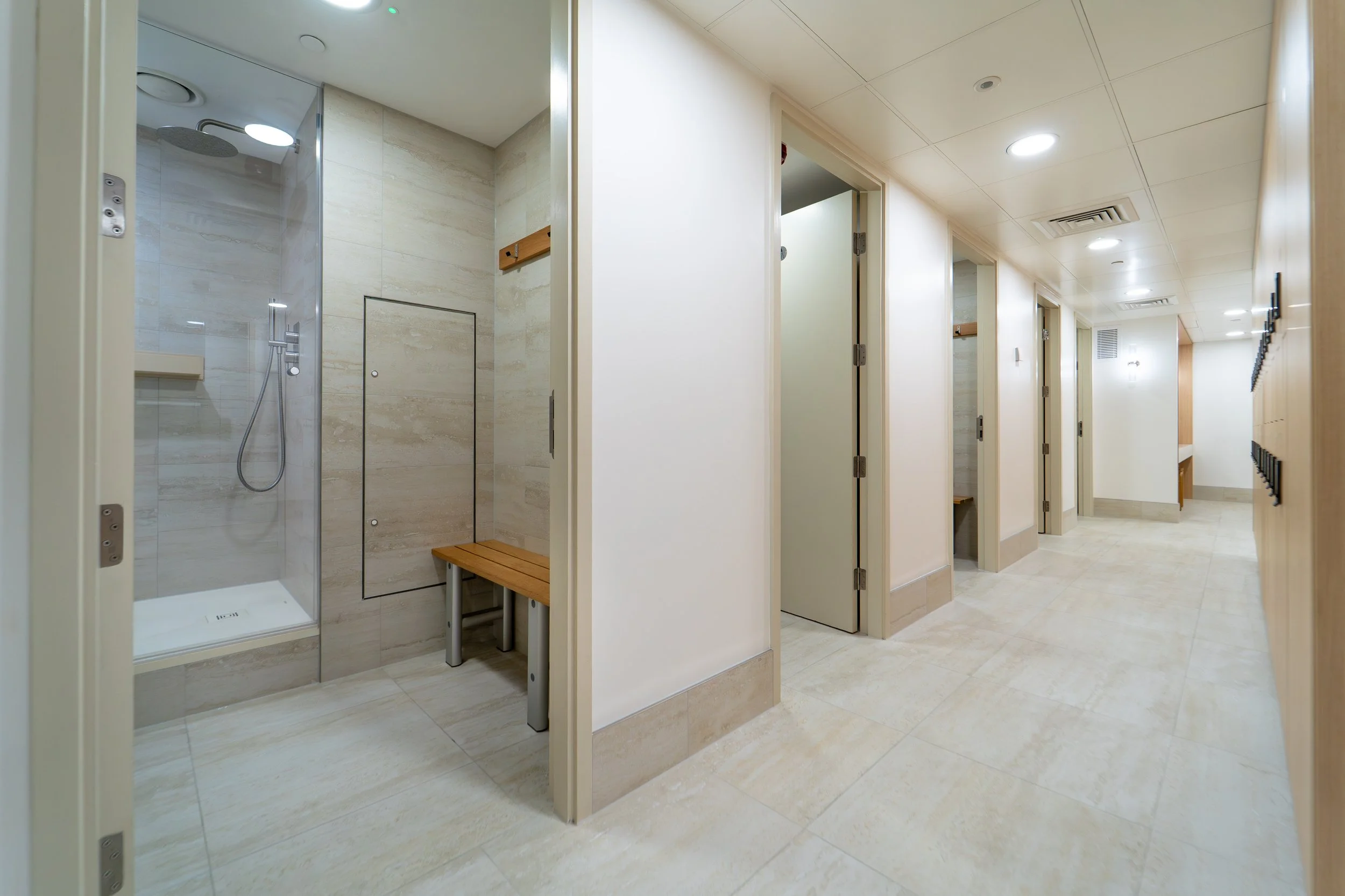 30NorthColonnade_Showers&Lockers-2.jpg