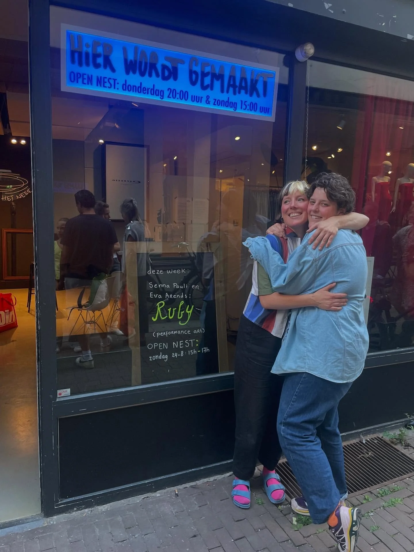 🌟Het theaterseizoen afgetrapt met the one and only @sennapauli in Het Nest! In november komt ons nieuwe werk uit op @whatyouseefestival in Theater Kikker. 🌟

Veel dank aan @het_nest_denbosch en @merel_severs!

&bull;
&bull;
&bull;
&bull;
#performan