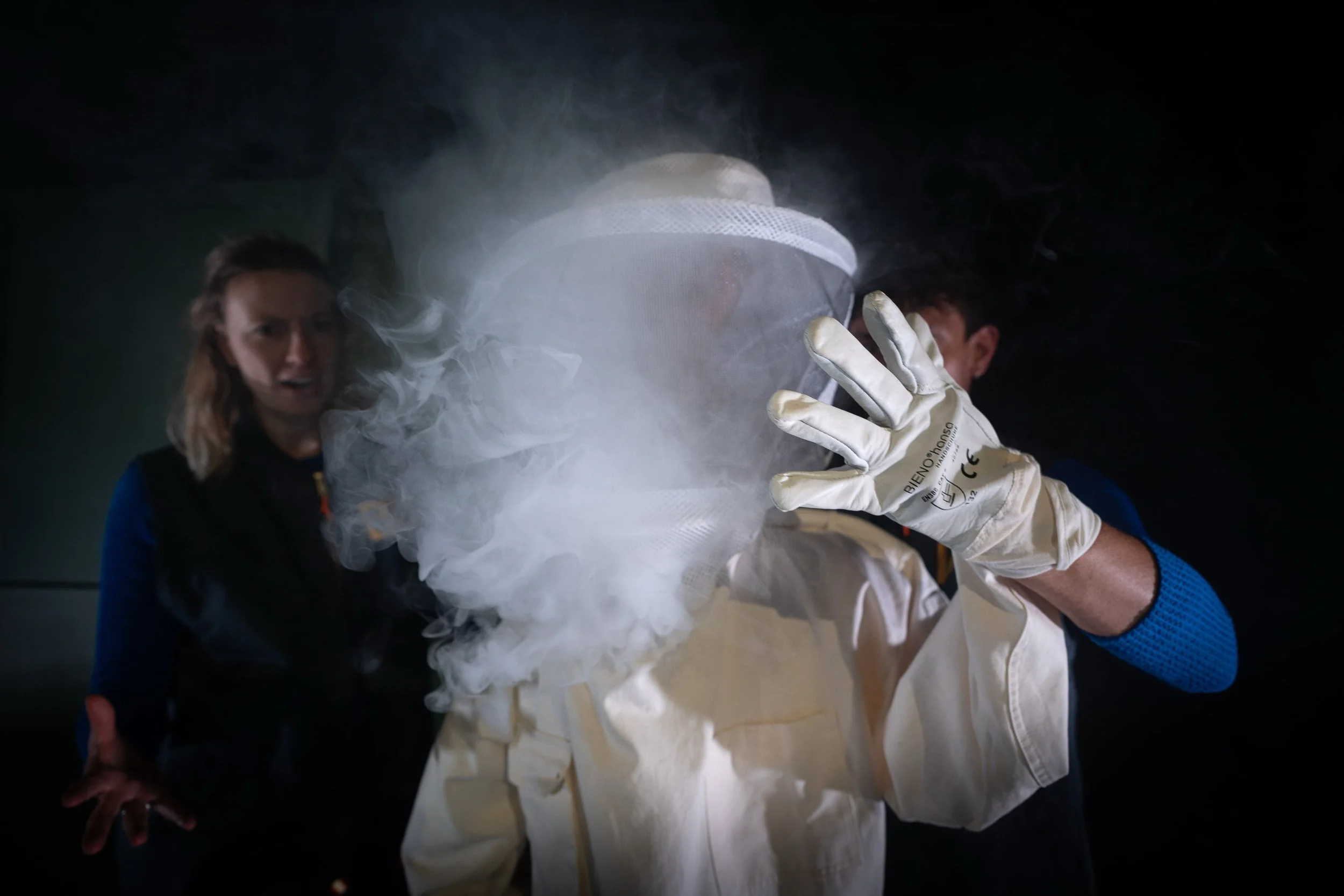 Kostuumontwerp en poppen voor De Vlucht van de Koningin (6+). Deze bijzondere voorstelling van Firma Draaijer en de Vries ging vorige week in premiere in het mooie Friesland en is de komende seizoenen te zien in de theaters! 

@firmadraaijerendevries