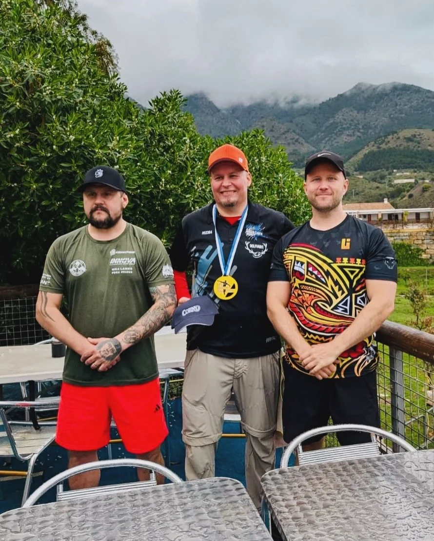 &iexcl;Ay Carramba!
Mijasin tuulet olivat maaliskuun alussa osalle pelaajia todella petolliset 😵&zwj;💫🌪️ Sit&auml; suuremmalla syyll&auml; hymyn on podiumilla mastereilla herk&auml;ss&auml;!
Kiitos kaikille osallistujille, kiitos @discgolfparkmija