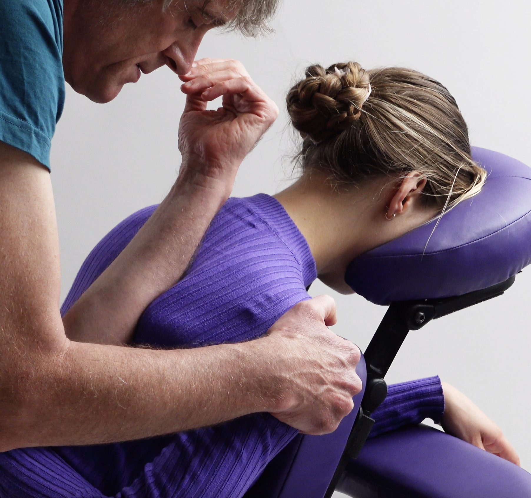 ScapulaShoulderbladeChairMassage