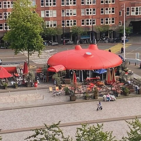 🍄The mushroom roof you can&rsquo;t miss and wouldn&rsquo;t want to miss! ⁣
Come for the red dome, stay for the pizza, spritz &amp; sunshine.⁣
⁣
📍Mercatorplein 2b, Amsterdam⁣
.⁣
.⁣
.⁣
.⁣
#barlusconiamsterdam #mushroomroofvibes #amsterdamwest #italia