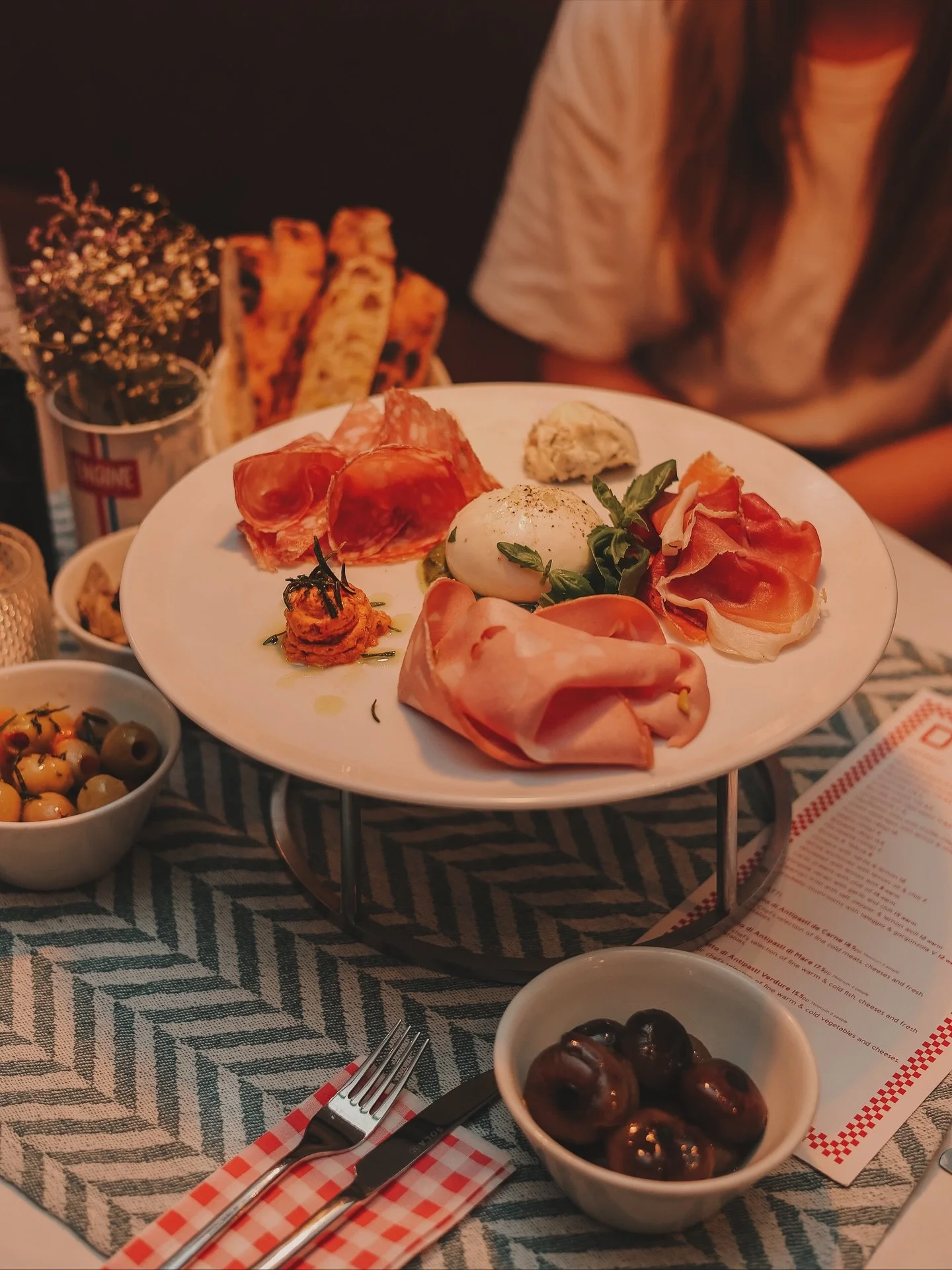 Aperitivo mode: ON.⁣
Crispy focaccia, creamy burrata, the best mortadella &amp; juicy olives, our antipasti platter is the kind of sharing that doesn&rsquo;t feel like a sacrifice.⁣
⁣
Pair with a glass of vino rosso (or two) and let the evening begin