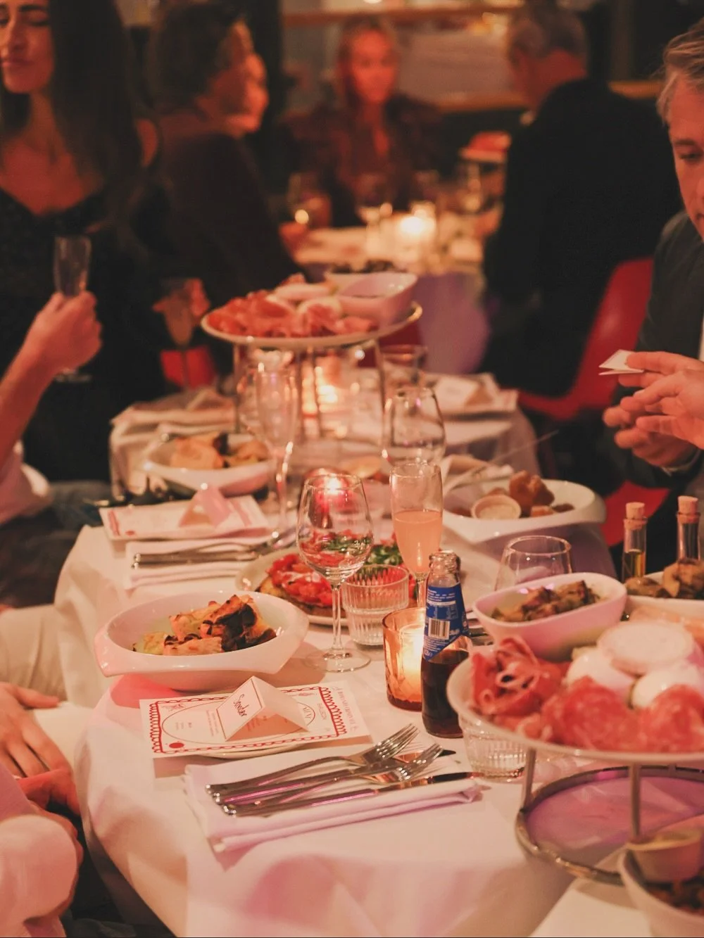 Still buzzing from last Saturday&rsquo;s Romanza Criminale private event 🇮🇹💋⁣
A night of candlelit tables, shared antipasti, a delicious 4-course feast, and an atmosphere that felt straight out of an Italian movie.⁣
⁣
Swipe for more of the vibes &