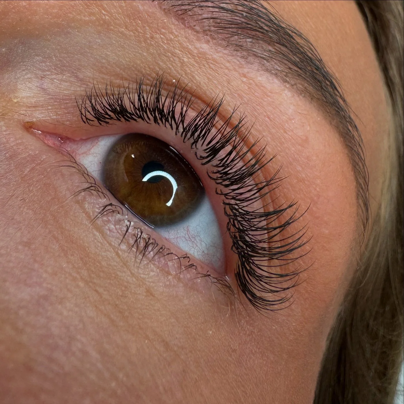 Classic lashes extensions. Simple but still will pop up your eyes.