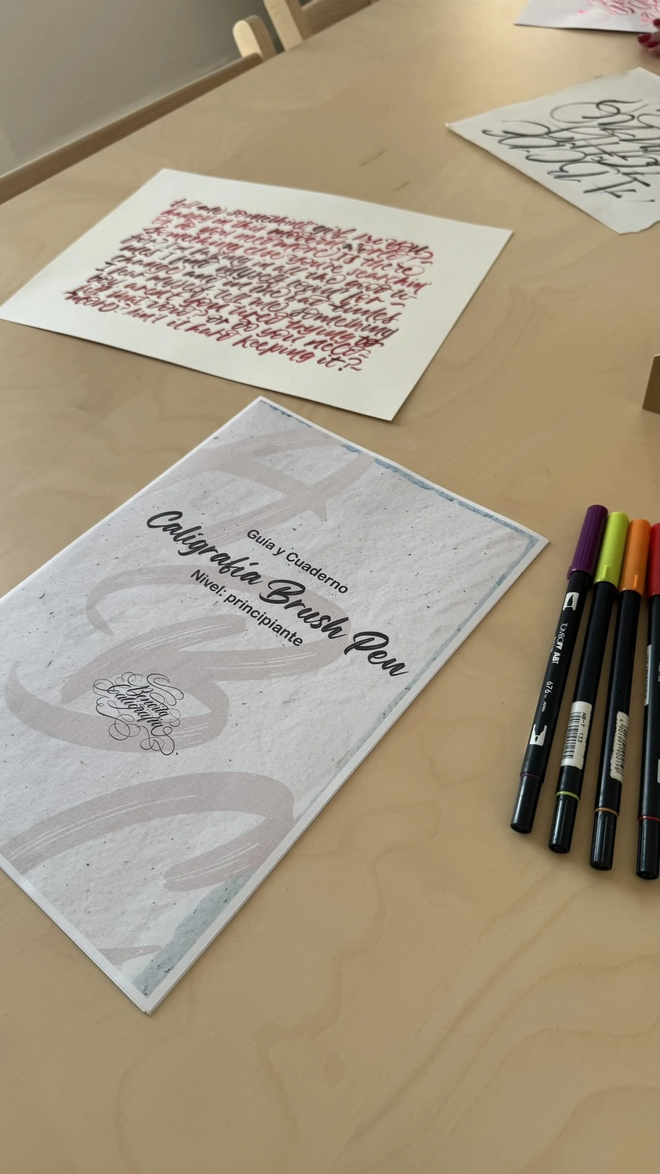 Materiales para un curso de caligrafía impartido por Bendita Caligrafía.