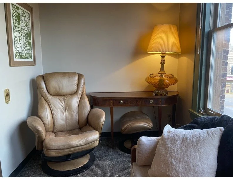 Therapist, St. Louis, Accepting new clients