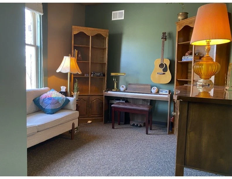 Therapist office, Warm Inviting St. louis therapist