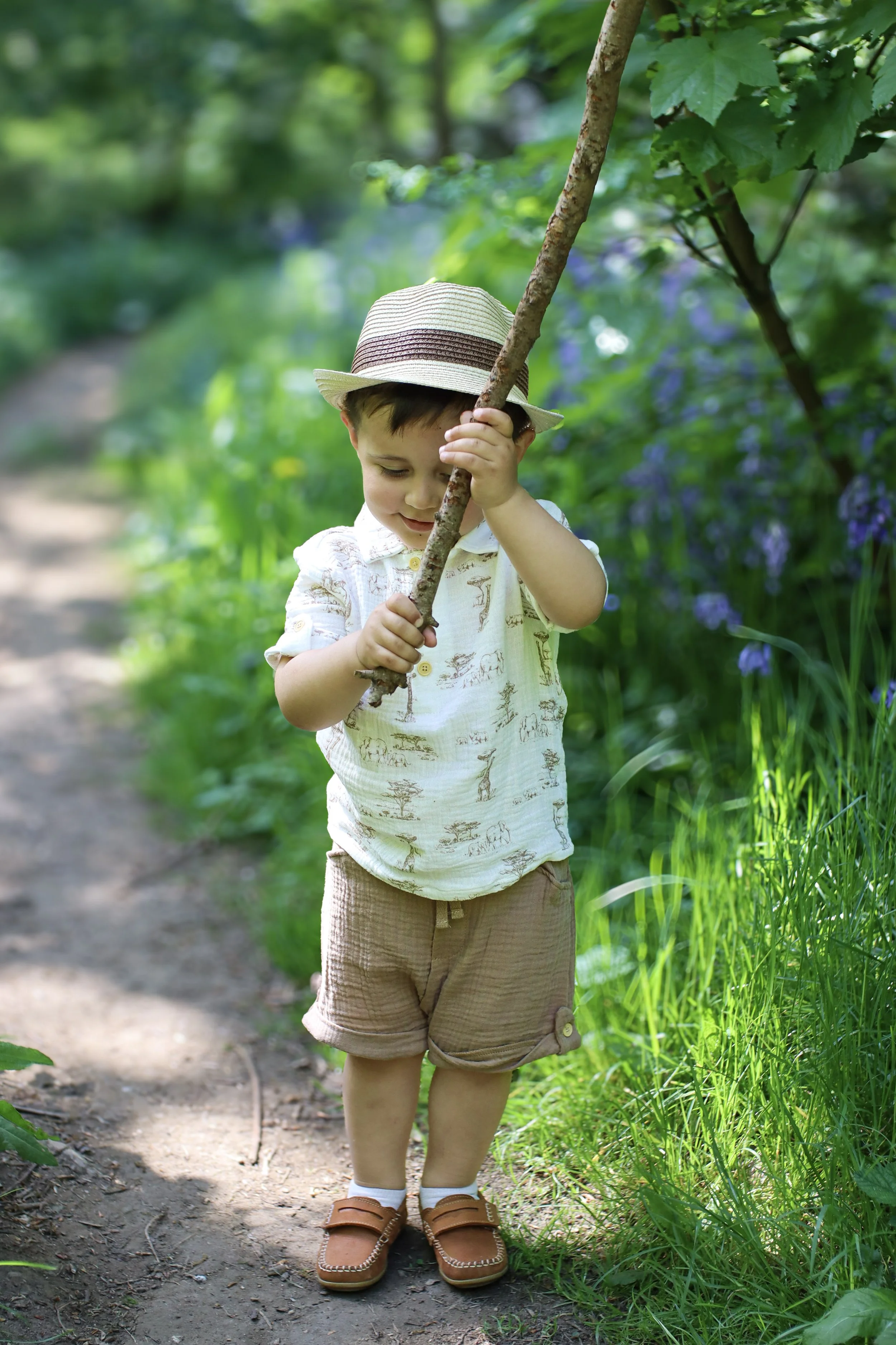 Family photos and portraits taken by a family photographer in Milton Keynes, Buckinghamshire in the UK. Special occasions, christening, baptism, newborn, baby, birthday, anniversary, wedding photo shoots and sessions