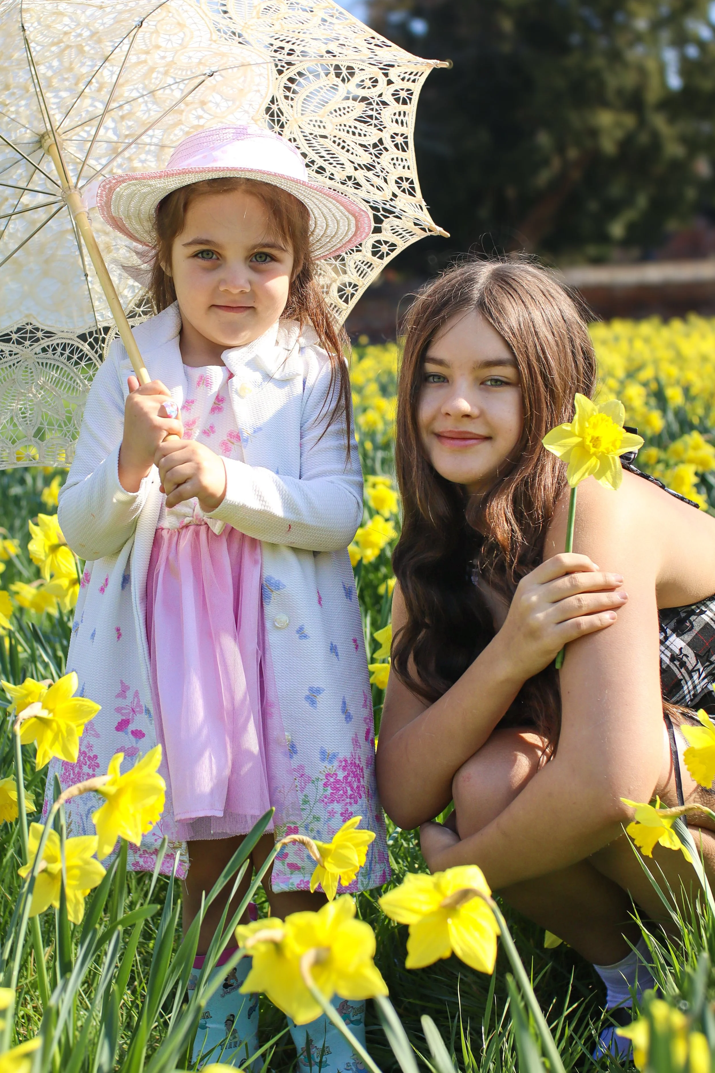 Family photos and portraits taken by a family photographer in Milton Keynes, Buckinghamshire in the UK. Special occasions, christening, baptism, newborn, baby, birthday, anniversary, wedding photo shoots and sessions