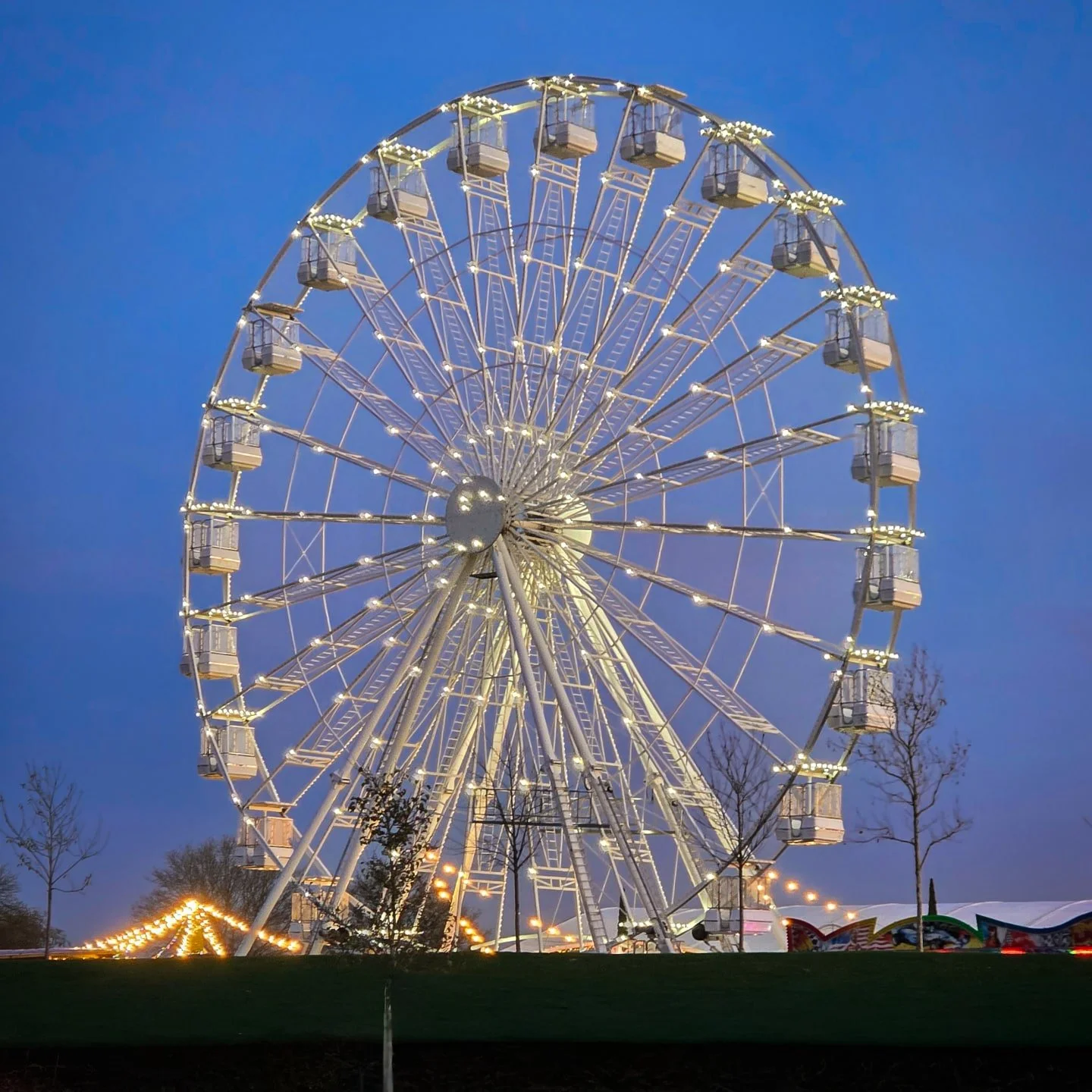 📸

📍Willen Lake, Milton Keynes 

Dusk &amp; twinkling lights ✨️