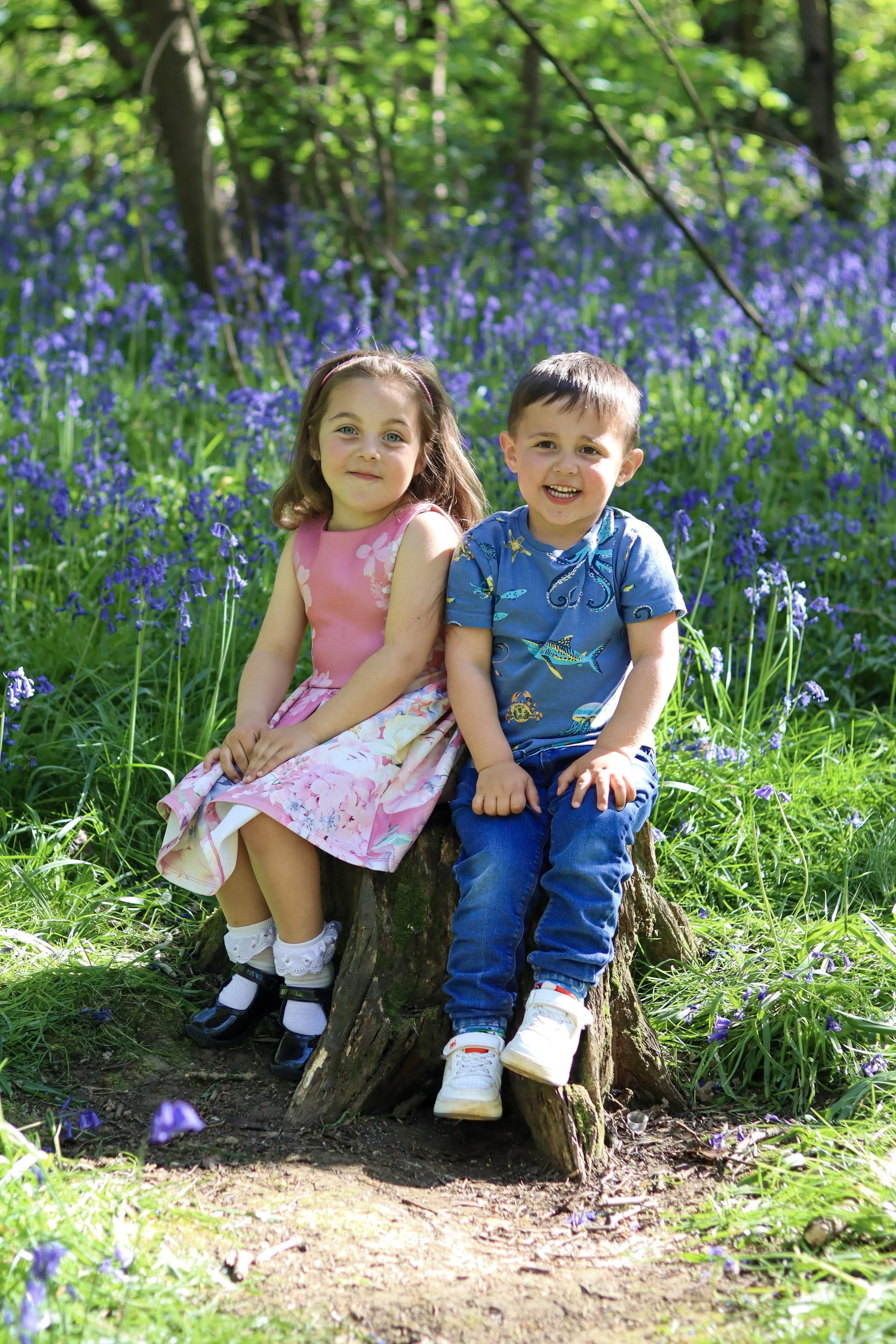 Family photos and portraits taken by a family photographer in Milton Keynes, Buckinghamshire in the UK. Special occasions, christening, baptism, newborn, baby, birthday, anniversary, wedding photo shoots and sessions