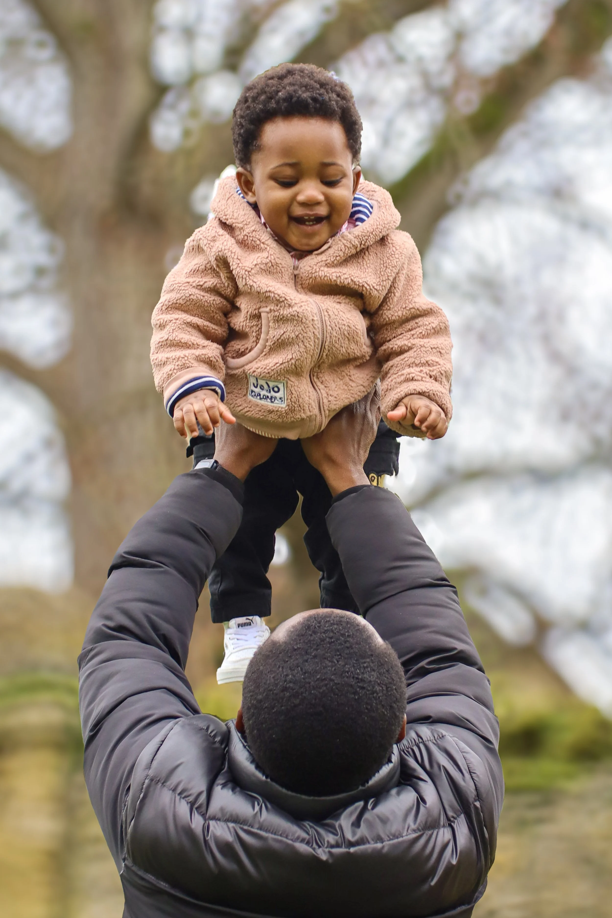 Family photos and portraits taken by a family photographer in Milton Keynes, Buckinghamshire in the UK. Special occasions, christening, baptism, newborn, baby, birthday, anniversary, wedding photo shoots and sessions