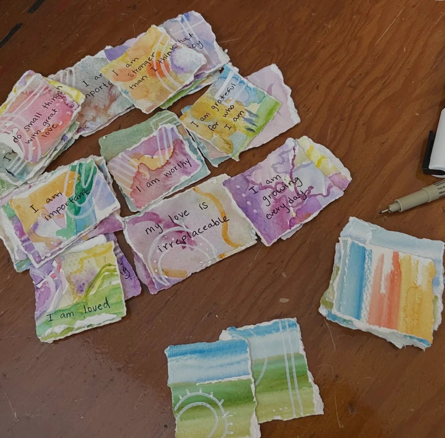We have been making these affirmation cards as a little gift to everyone who comes by the Woven Path Art Therapy and Counseling table at the @thelivingroomup &ldquo;Tough as a Mother&rdquo; 5K this Saturday 💛 

We will also have postpartum anxiety a