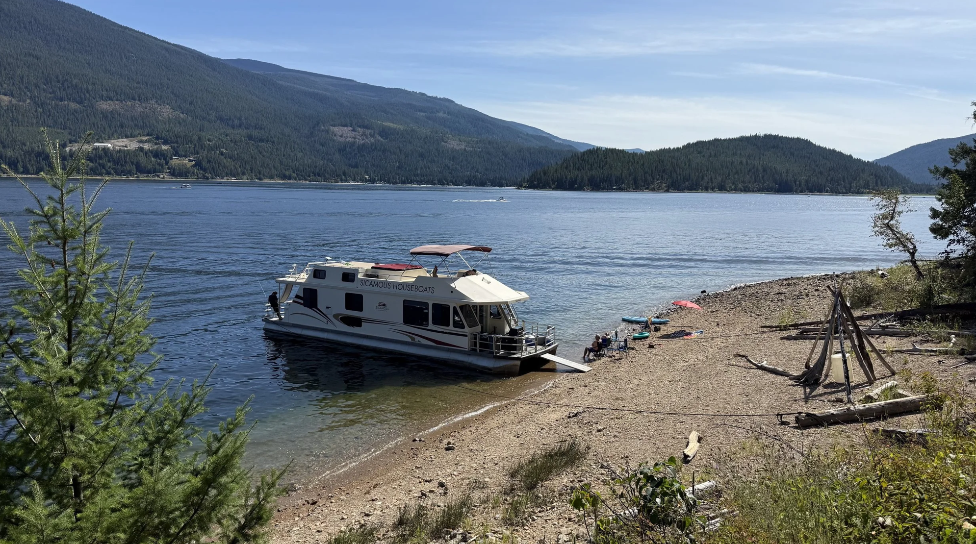 Shuswap House Boating Adventure With the Family