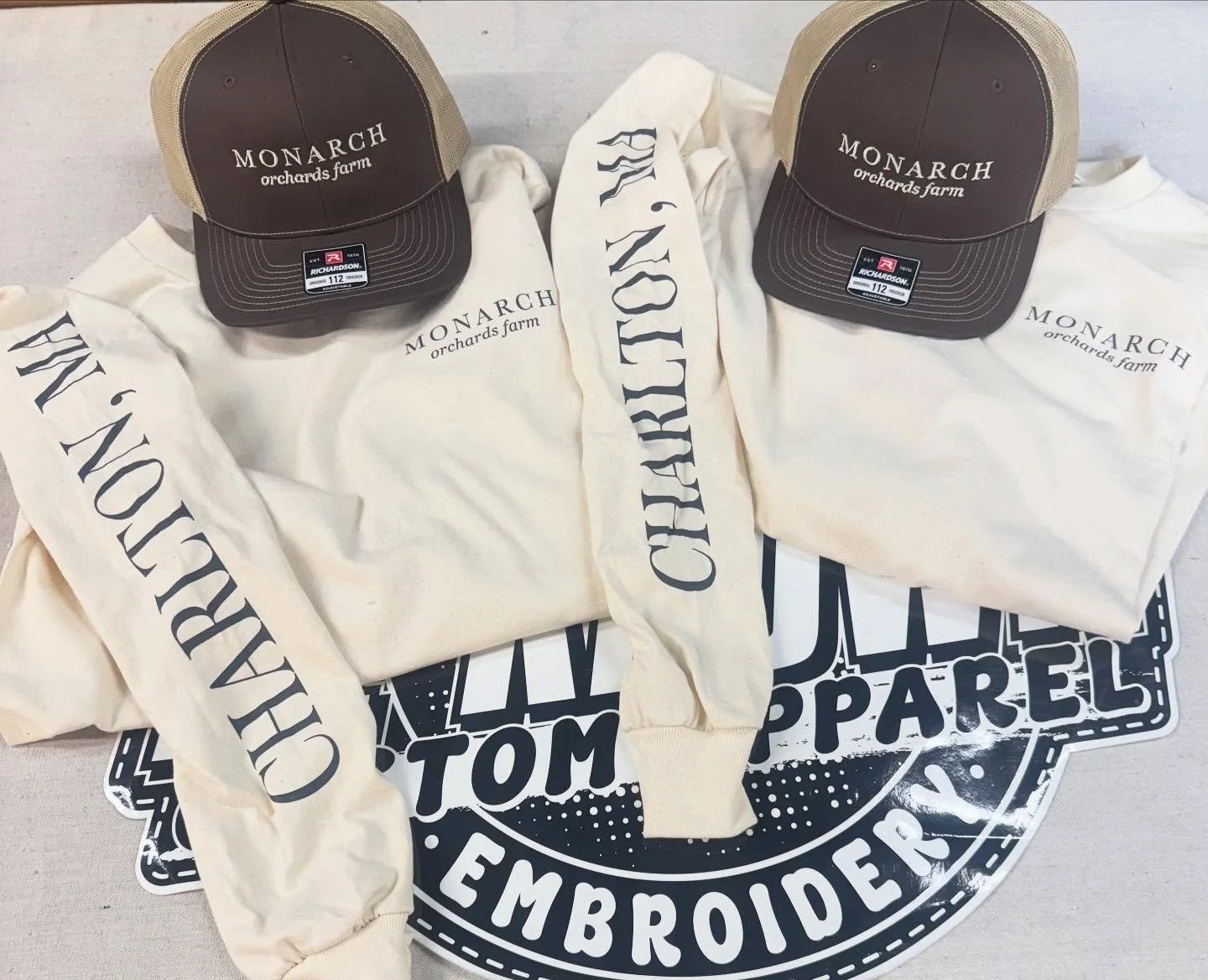 Hats and long sleeve tees for @monarch.orchards 🎃 🍁