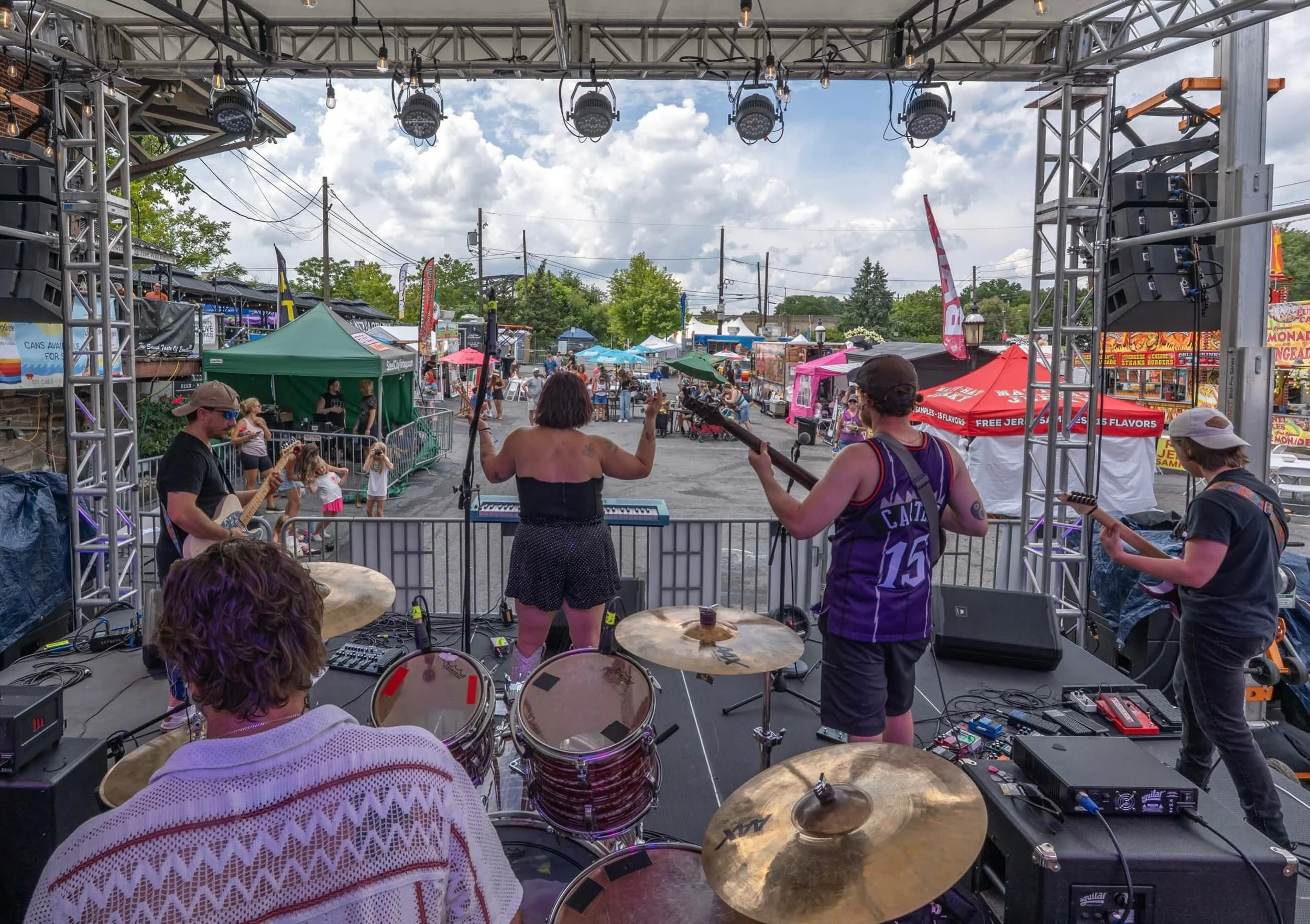 A little BTS at Matchplatz 😍🔥 it was a beautiful day to make music! 

📸: @patrickshively 

#onthecuspband #livemusic #bandlife #musician #musikfest