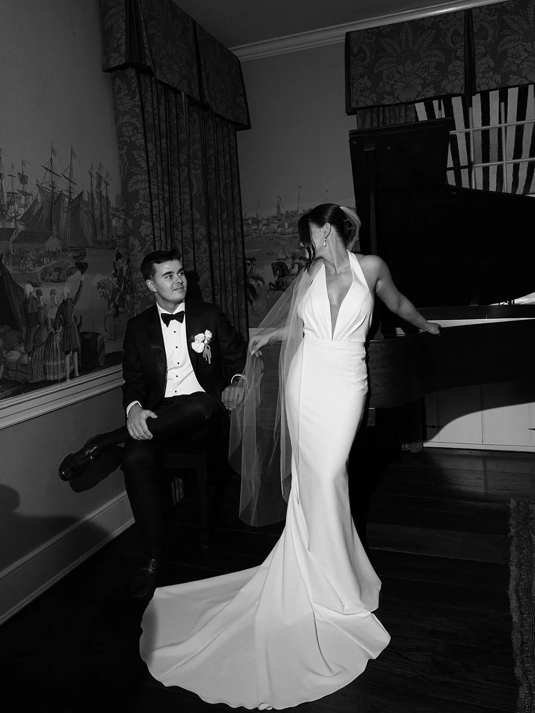 A sophisticated black and white event held for E&amp;K &mdash; touches of auburn lent an elevated feel to the enduring celebration.

@lavishhausevents 
@anna.panutsa 
@alliumfloraldesign 
@jne._.entertainment 
@diana_k_beauty 
@thecrumbscakestudio