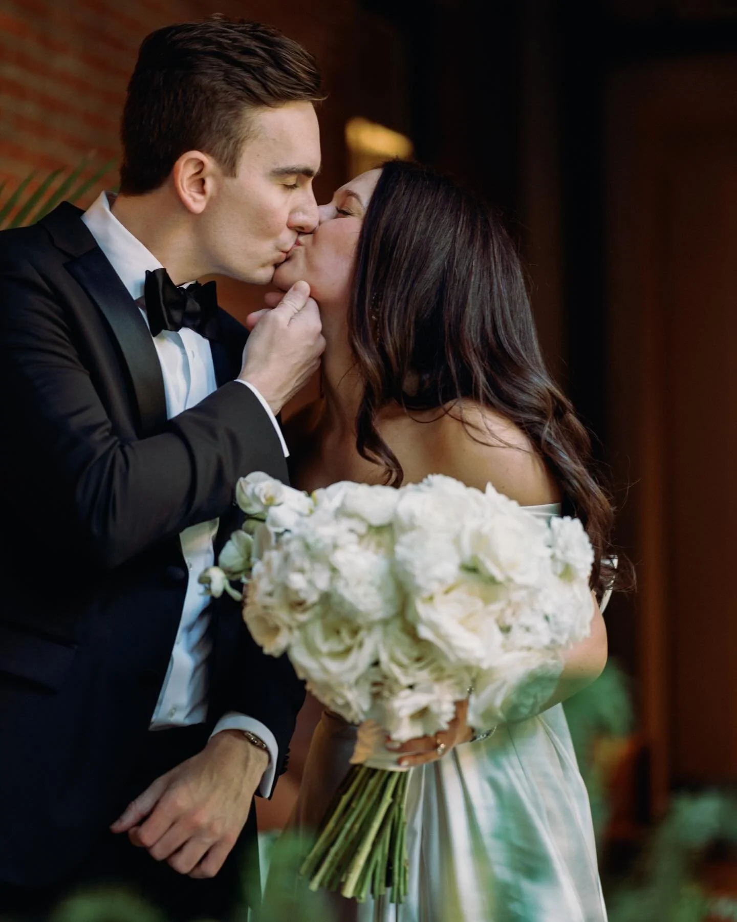 N&amp;J's special day kicked off at @hotel_anna_bel with a classic first look by the pool. The celebration then took place at Cescaphe Tendenza, where they exchanged vows under a timeless chuppah surrounded by loved ones. 

@lavishhausevents 
@dusole