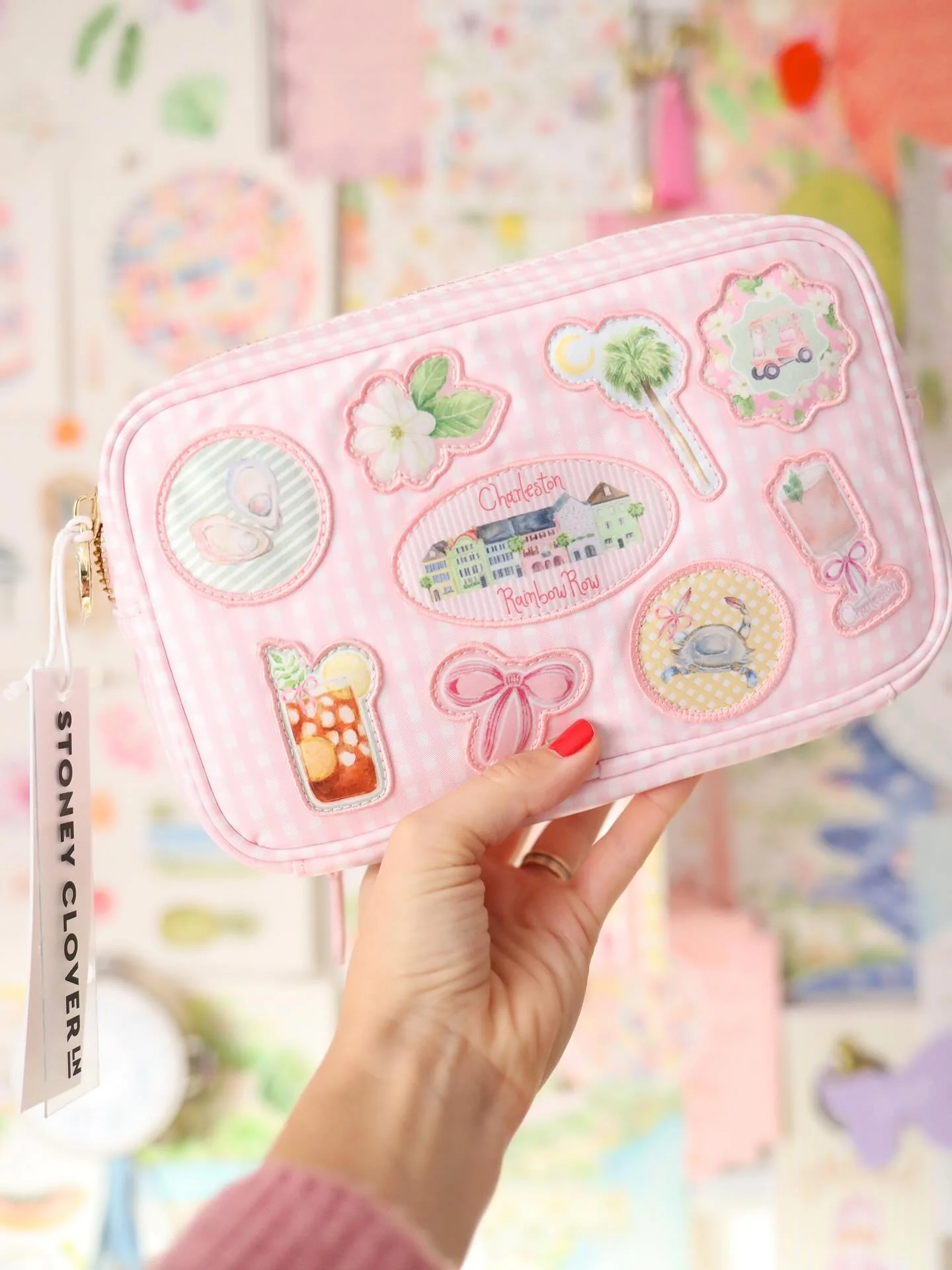 What a whirlwind trip in the best way!

Visiting the grand opening of the new @stoneyclover shop in Charleston and seeing my artwork brought to life on their incredible collection of exclusive bags and patches was surreal. I often see my artwork brou