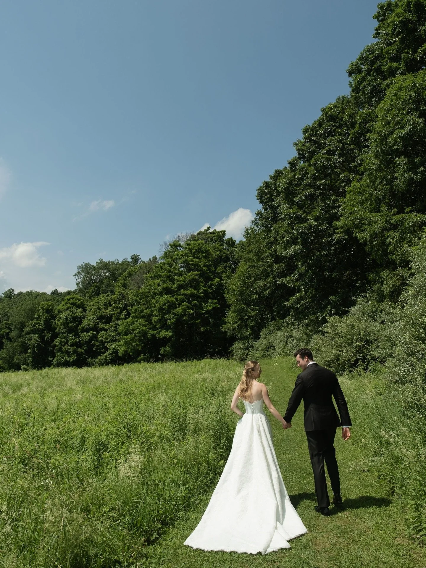 Do you have a deep appreciation for style and visuals? If you value one-of-a-kind art and are confident in your style, your wedding stationery should reflect that!

You want to feel truly seen and represented in the small, meaningful elements of your