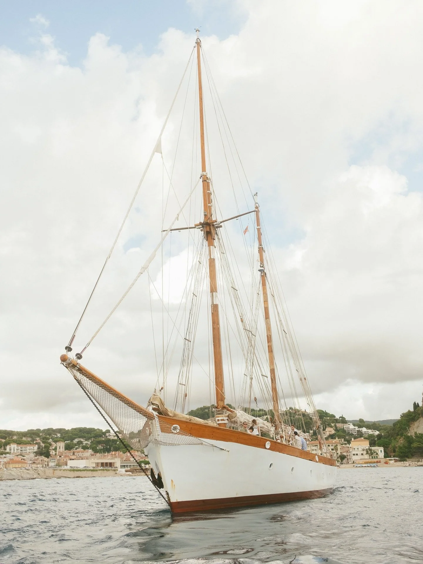 Personalized Watercolor Artwork + Letterpress Wedding Invitation = A Recipe for Success! 

I design wedding stationery for all different types of couples with totally unique style and, one thing they ALL have in common is 1 they want custom watercolo