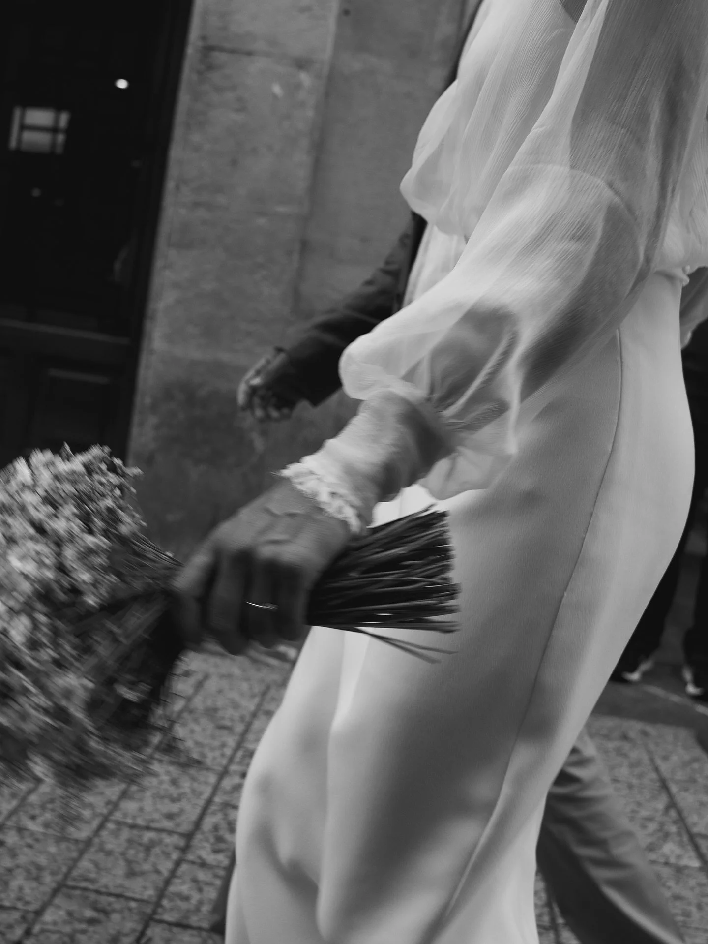 los detalles de Maider capturados por @maddi.saez 
.
.
.
.
Sigo enamorada de sus fotos ✨

Novia: @mai.altuna 
Fotograf&iacute;a: @maddi.saez 
Flores: @mimiku_denda 
Vestido: @naiaiturrioz 

#wedding #weddingday #weddingphotography #weddingdress #brid