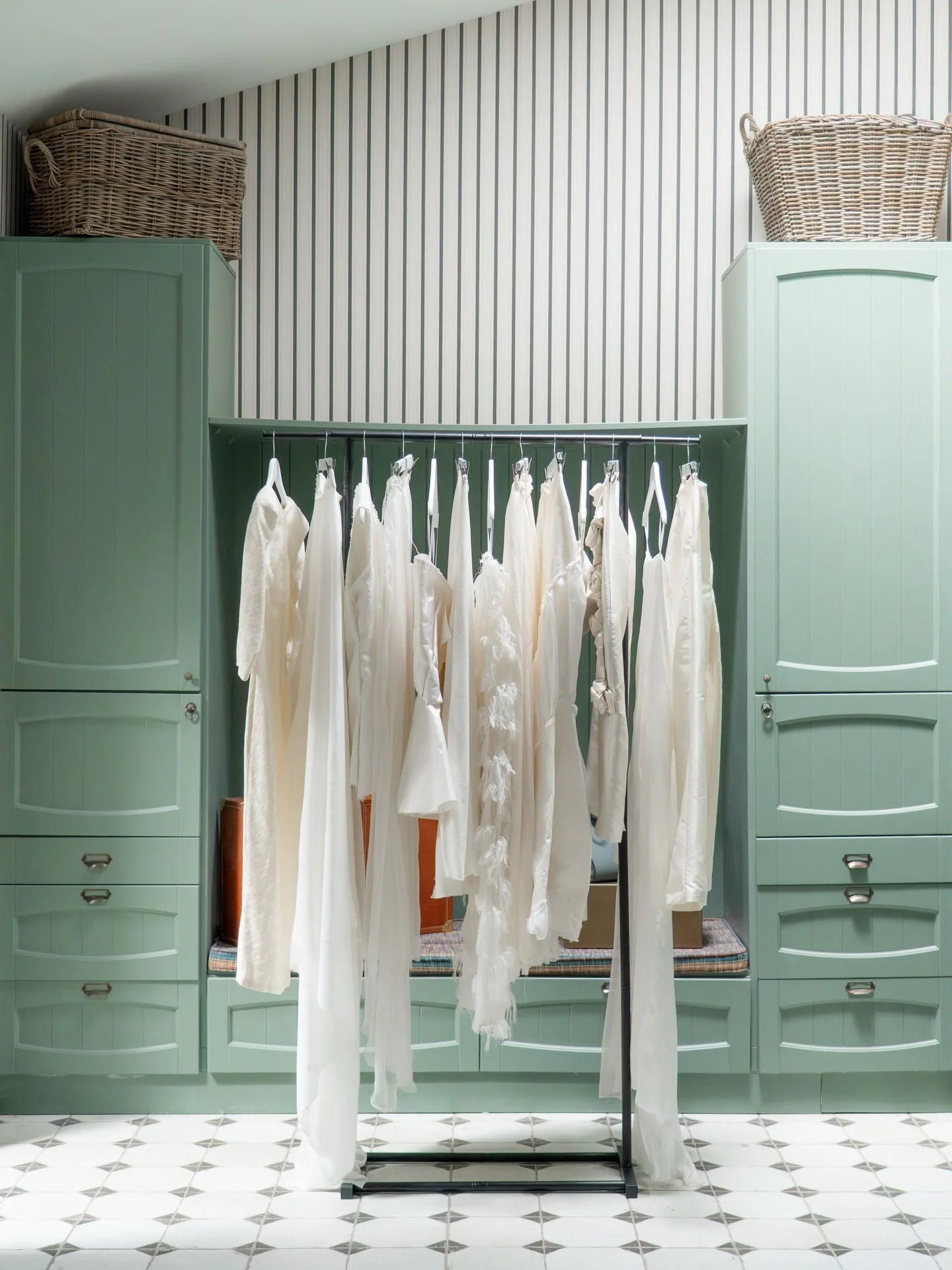 &ldquo;Hay futuros que empiezan con una p&aacute;gina en blanco&rdquo;

Y otros, con un vestido blanco 

🤍

unas fotos de @zubiprods 
maquillaje y pelo de @noidonostia 
estilismo de @inesitsaso 
y espacio de @maitaneagotearquitectura 

#whitedress #