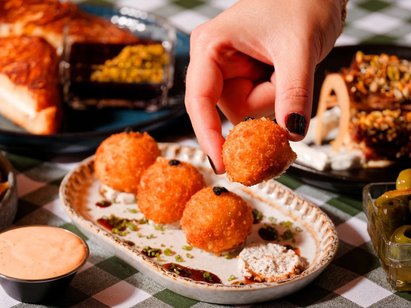 bring people who like sharing plates and staying awhile

#SottoChicago #ChicagoItalian #ChicagoPasta #LoopChicago #ChicagoFoodie