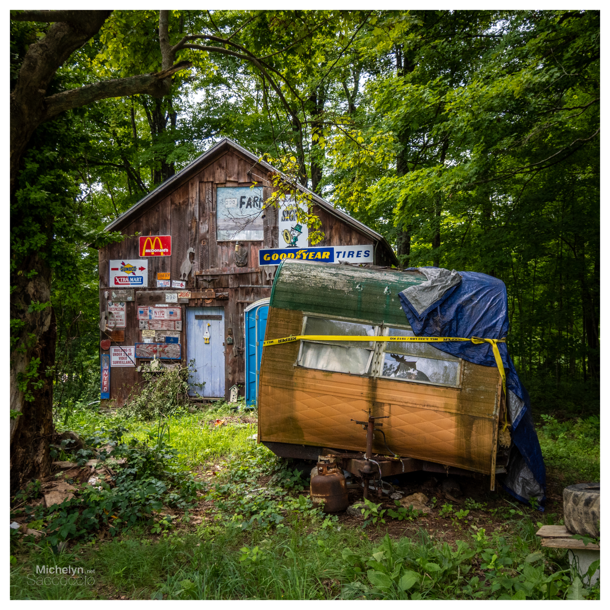 vintage-trailer-classic-signs-old-shack.webp