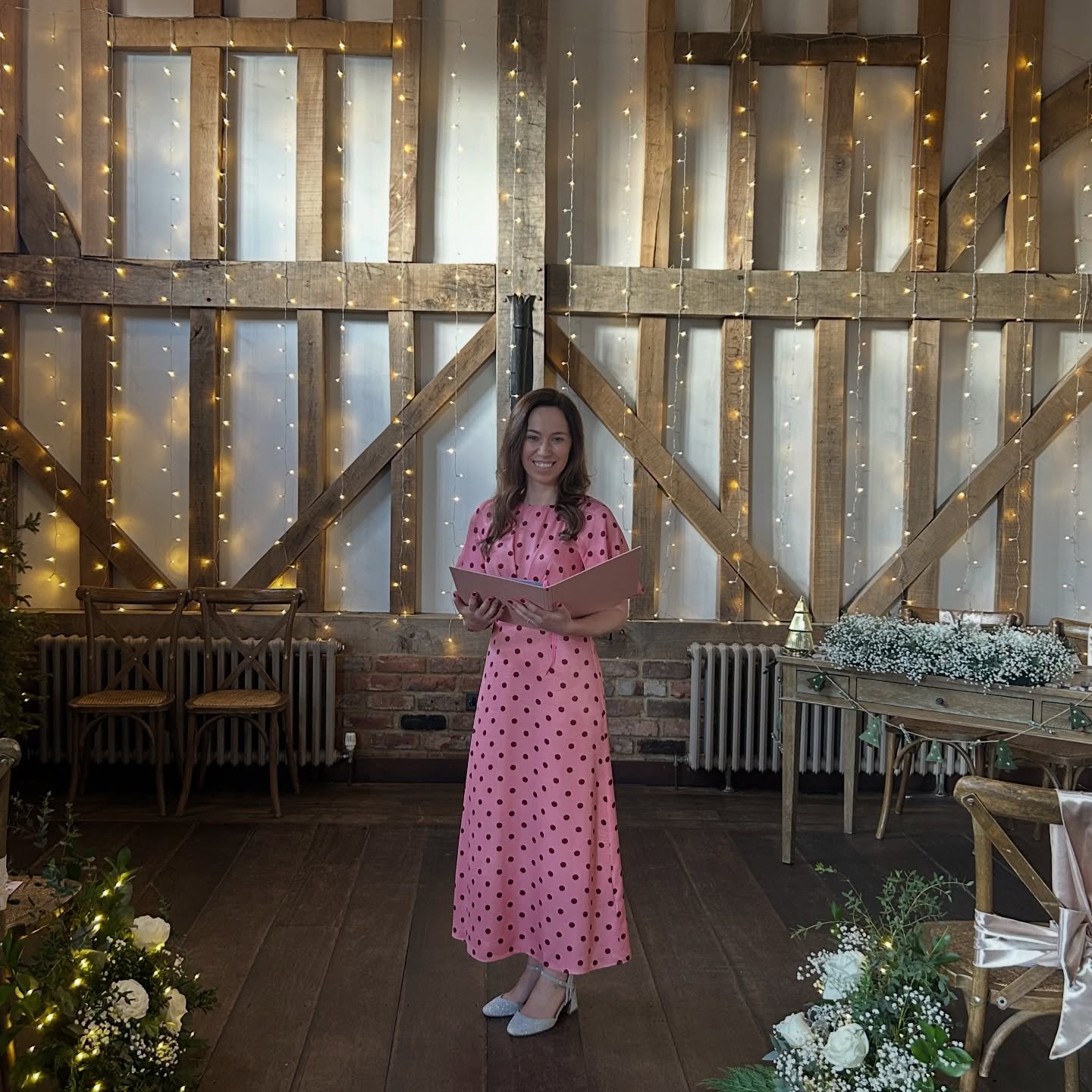 | Surrey Wedding Celebrant | 

Hello, I&rsquo;m Em! Your Surrey wedding celebrant! 💕
 
I create bespoke ceremonies that are personal, heartfelt, and just your cuppa tea ☕️

From weddings and vow renewals to naming ceremonies, each celebration is wri