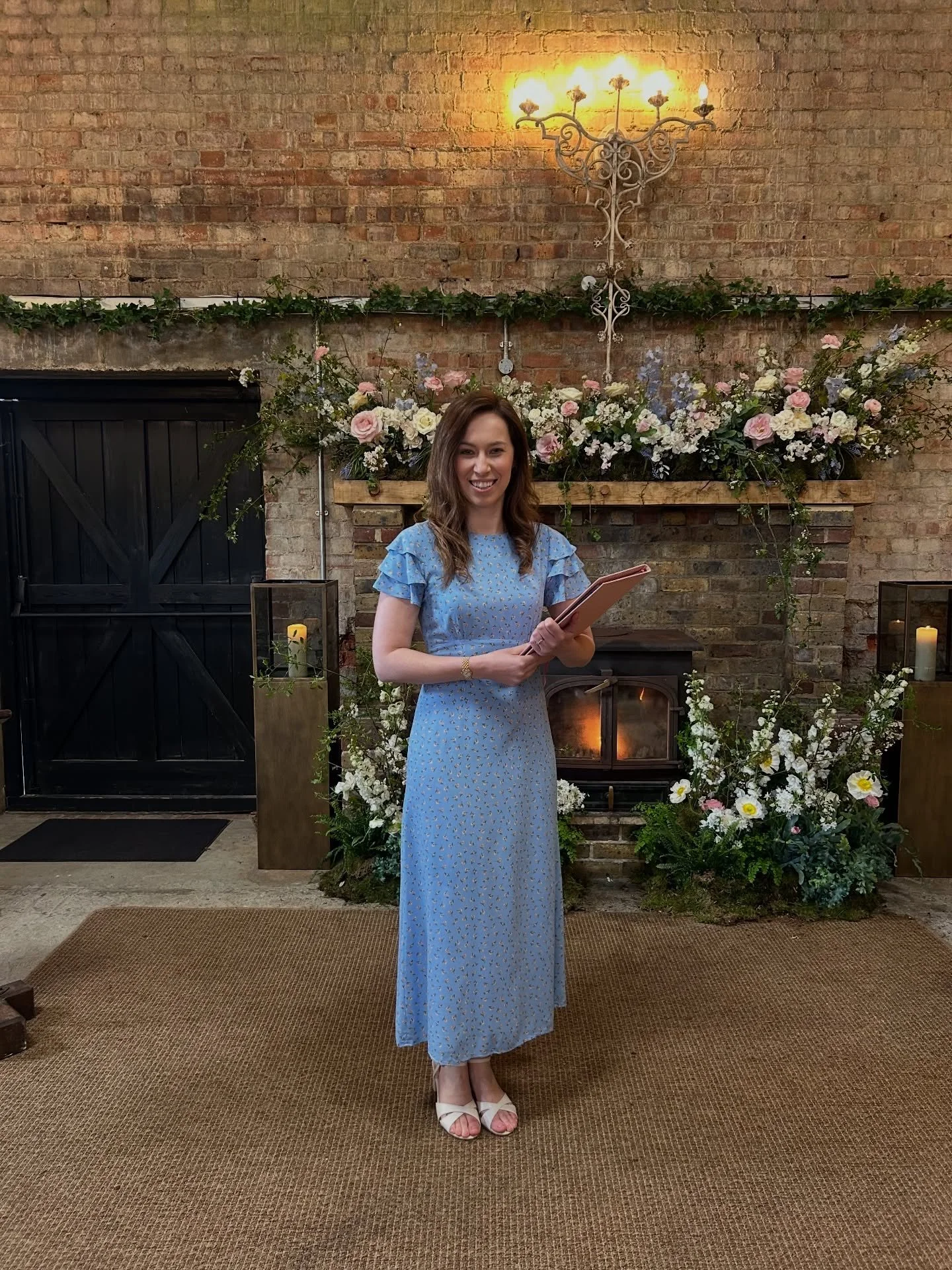 | Surrey Wedding Celebrant |

⭐️ E &amp; A ⭐️ 05.04.2026 ⭐️

A few sneak peeks from yesterday&rsquo;s gorgeous Easter wedding 🐣🌸

E &amp; A had the most beautiful wedding ceremony - a heartfelt love story with a sprinkling of humour and thoughtfull