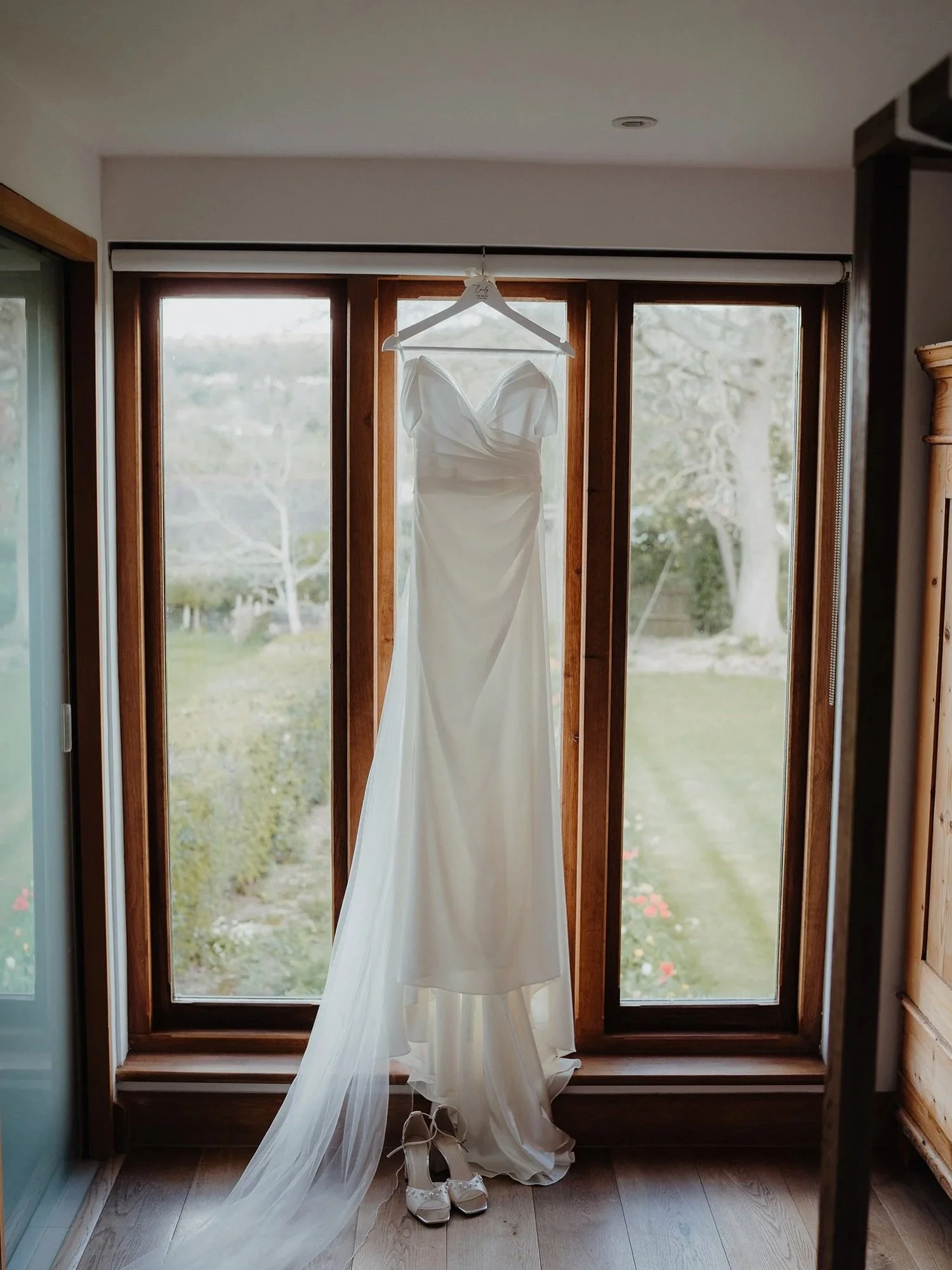 | Surrey Wedding Celebrant |

💕 Some of my wedding couples prefer to keep their special day a little more private, and I fully respect that choice. Whether or not you&rsquo;re happy for photos to be shared, my focus is always on creating a meaningfu