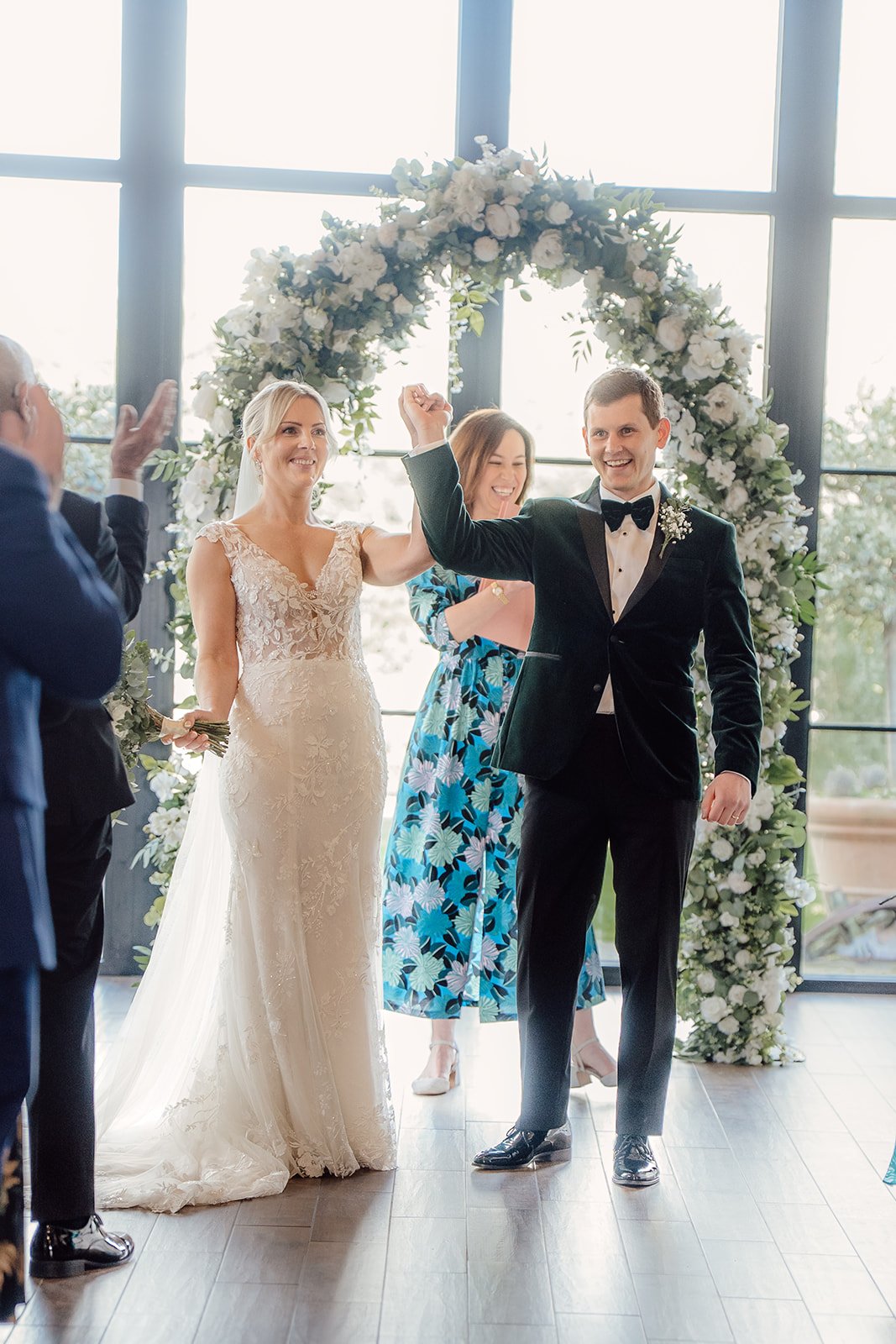 A couple celebrate their wedding ceremony at Lillibrooke Manor in Berkshire, led by an independent Surrey wedding celebrant, creating a relaxed and personalised celebration with family and friends. Photo: Amy Diana Photography