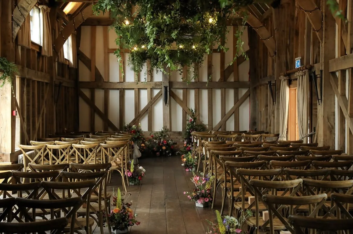 Wedding celebrant in Surrey, Gate Street Barn, Surrey Wedding Venue. Photo: VLA Photography