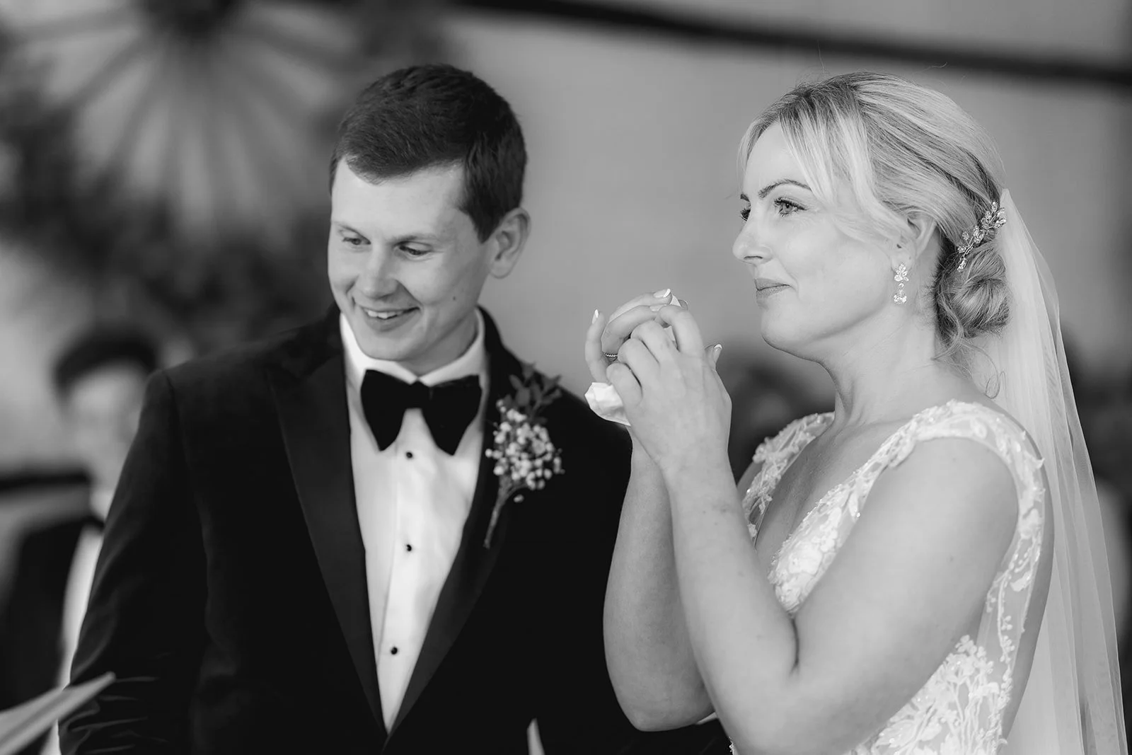 A couple celebrate their wedding ceremony at Lillibrooke Manor in Berkshire, led by an independent Surrey wedding celebrant, creating a relaxed and personalised celebration with family and friends. Photo: Amy Diana Photography