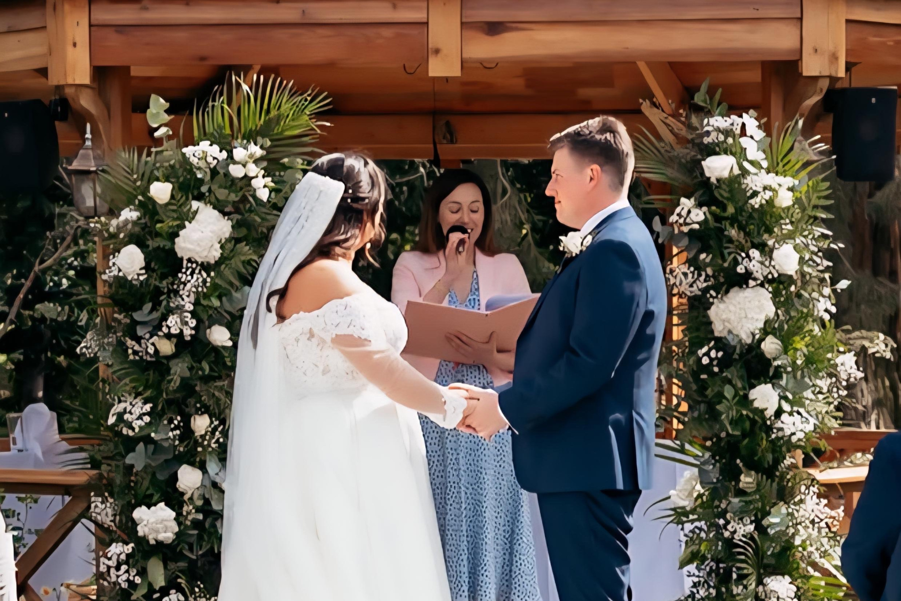 Surrey-based independent wedding celebrant at Mulberry House in Essex, creating warm, personal and bespoke wedding ceremonies for couples celebrating at this elegant countryside wedding venue. Photo: Eyebrow Photography