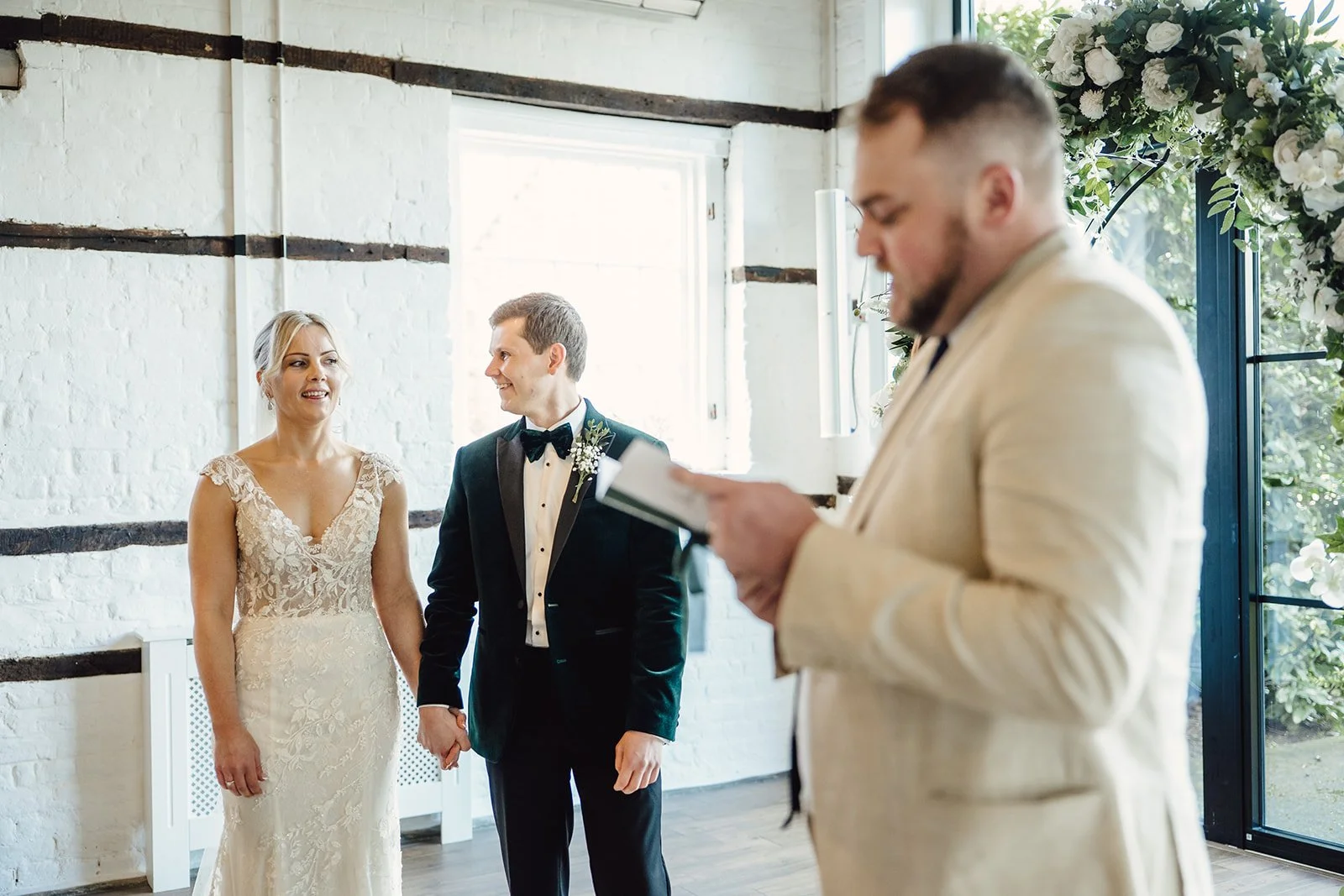 
Surrey Wedding Celebrant, Lillibrooke Manor, Berkshire Wedding Venue, Photo: Amy Diana Photography 
