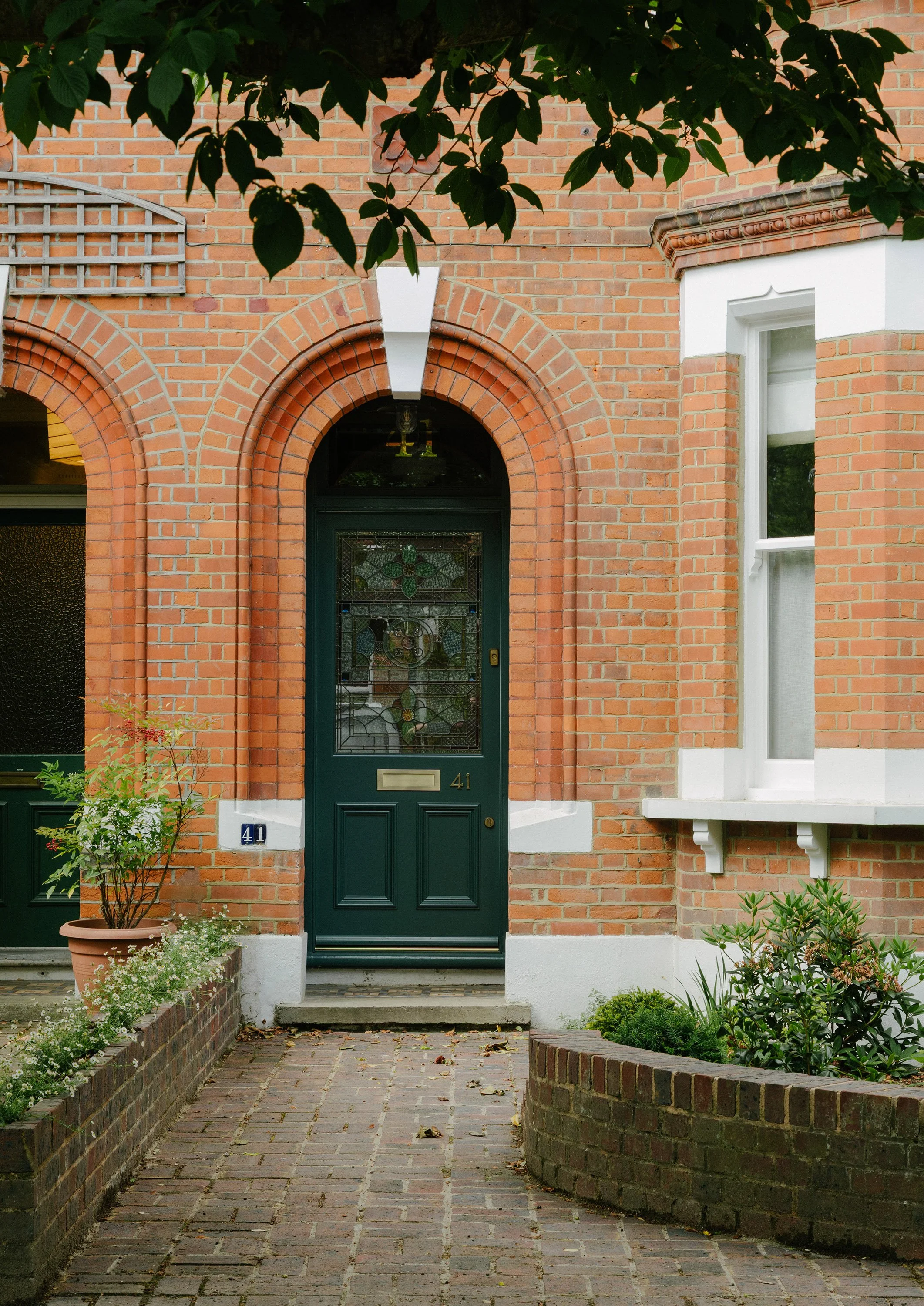 05-winterbrook-dulwich-estate-kitchen-extension-interior-design-front-door-london-uk-rider-stirland-architects.jpg